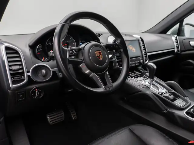Porsche Cayenne view 20