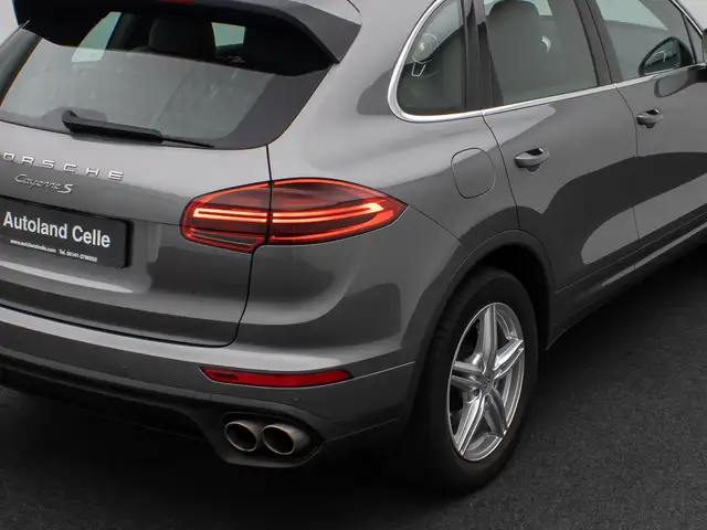 Porsche Cayenne view 14