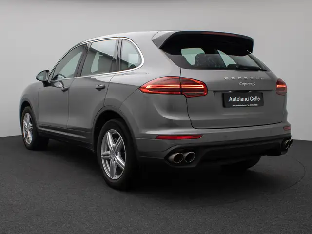 Porsche Cayenne view 9