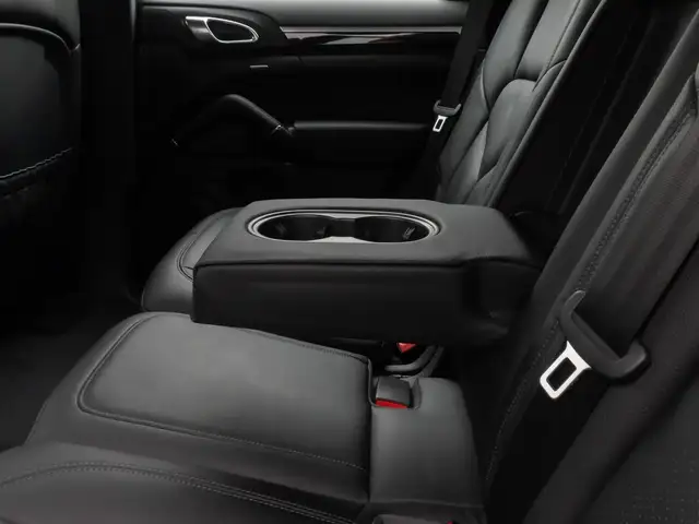 Porsche Cayenne view 27