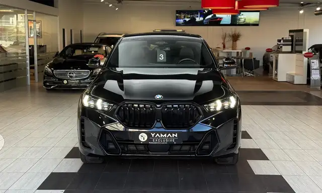 BMW X6 view 3