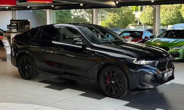 BMW X6 view 4