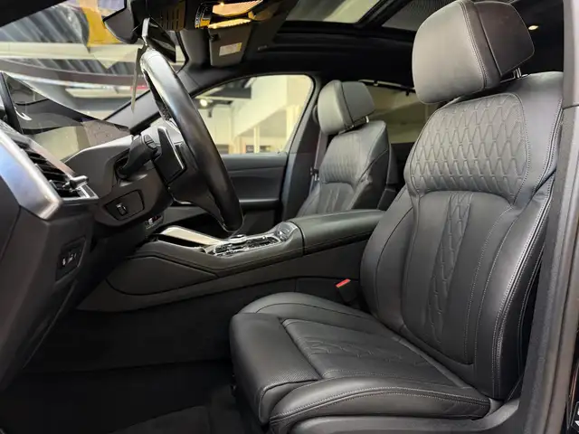 BMW X6 view 12
