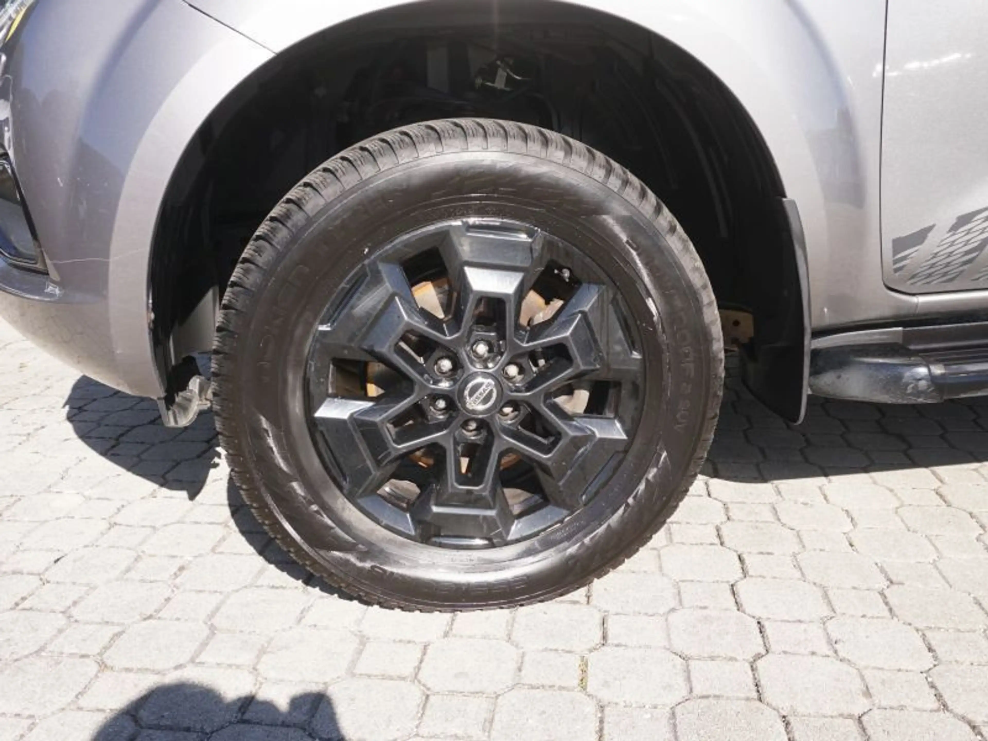 Nissan Navara Double Cab 4x4 2.3 dCi N-Guard *AHV+SCHIEBEDACH* — photo 6
