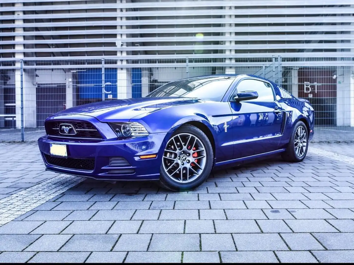Ford Mustang V6 3.7 Premium Bleu - 1