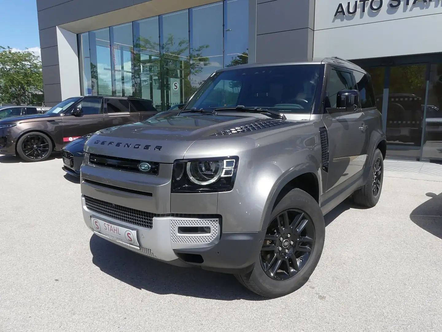 Land Rover Defender 90 SE D200 AWD Aut. | Auto Stahl Wien 23 Silber - 2