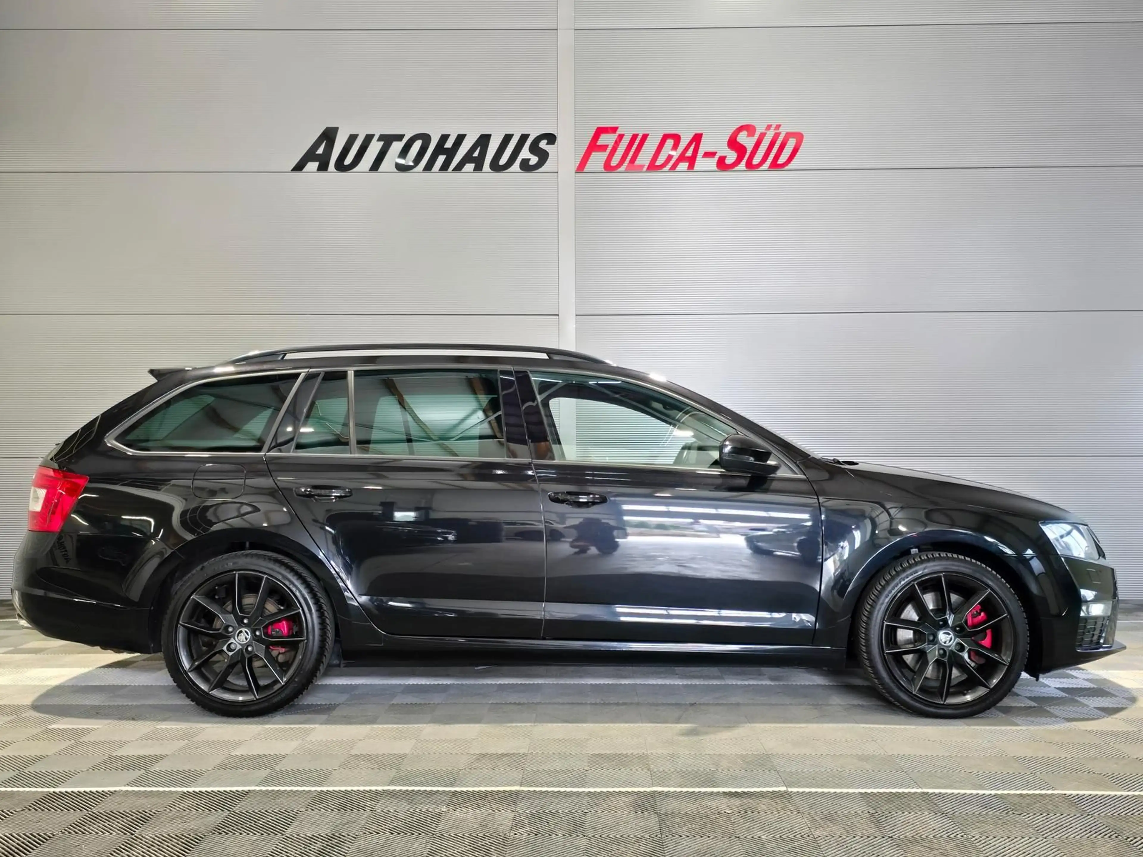Skoda Octavia RS 2.0 TSI°Pano°SmartLink°RFK°AHK°BiXeno — photo 3