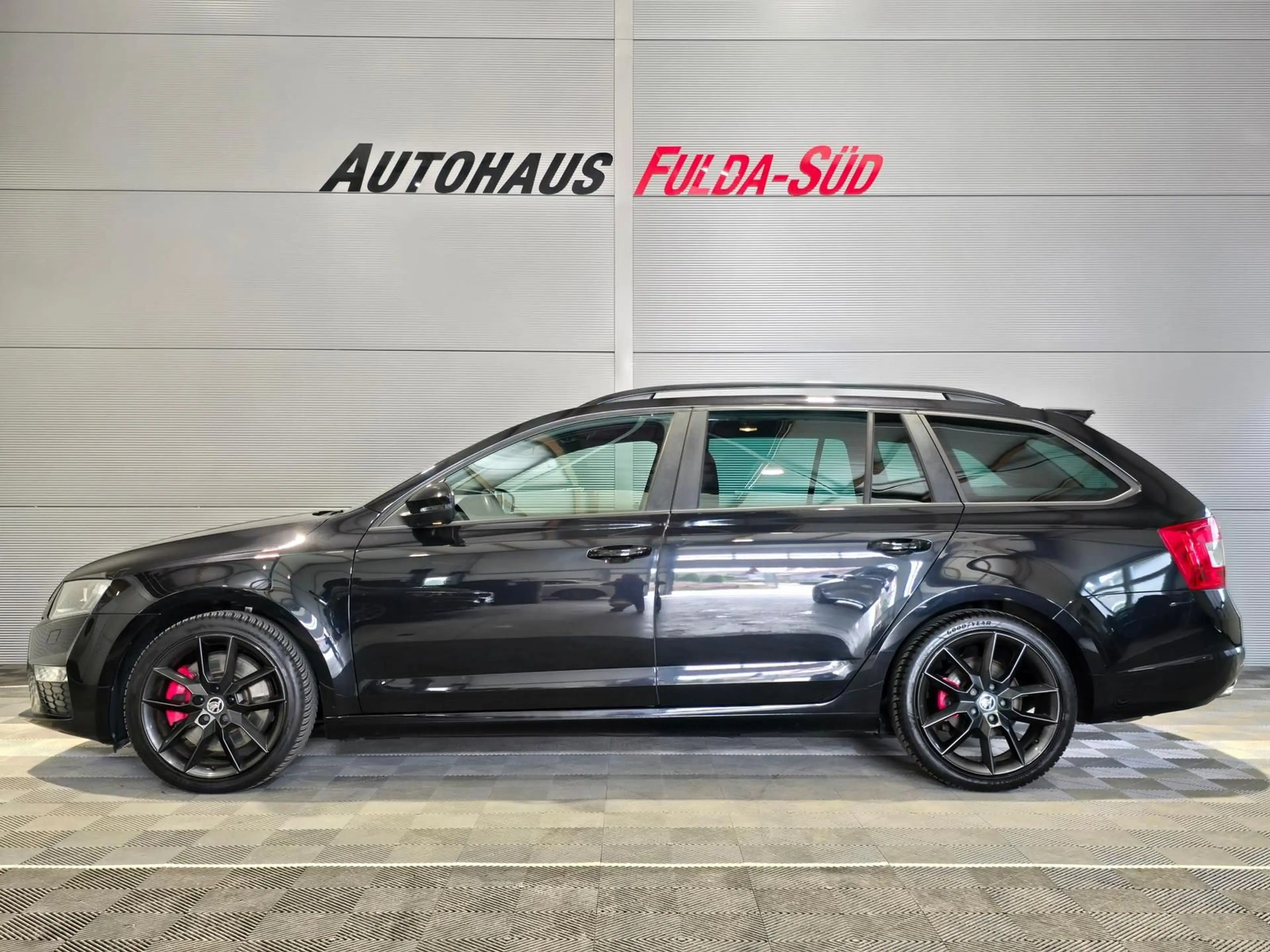 Skoda Octavia RS 2.0 TSI°Pano°SmartLink°RFK°AHK°BiXeno — photo 6