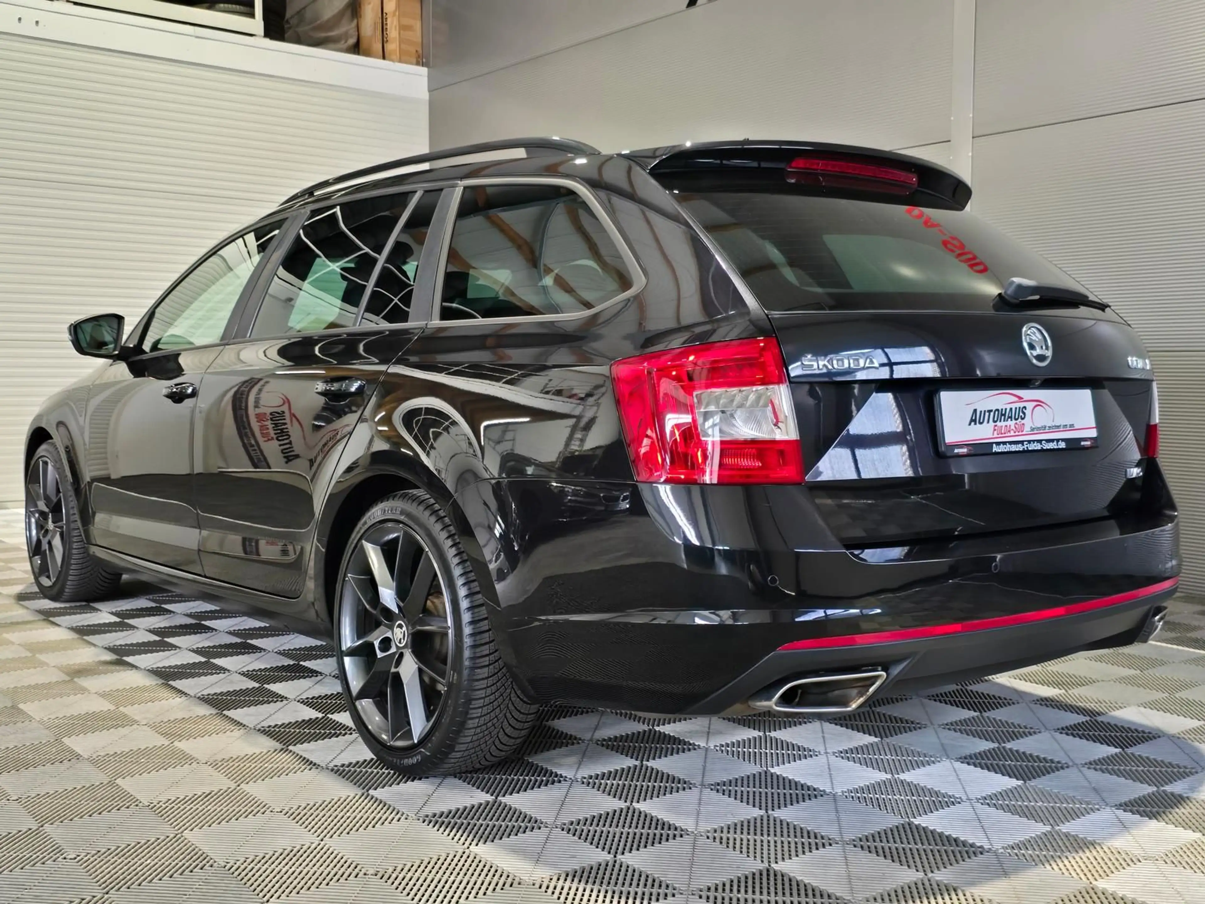Skoda Octavia RS 2.0 TSI°Pano°SmartLink°RFK°AHK°BiXeno — photo 7