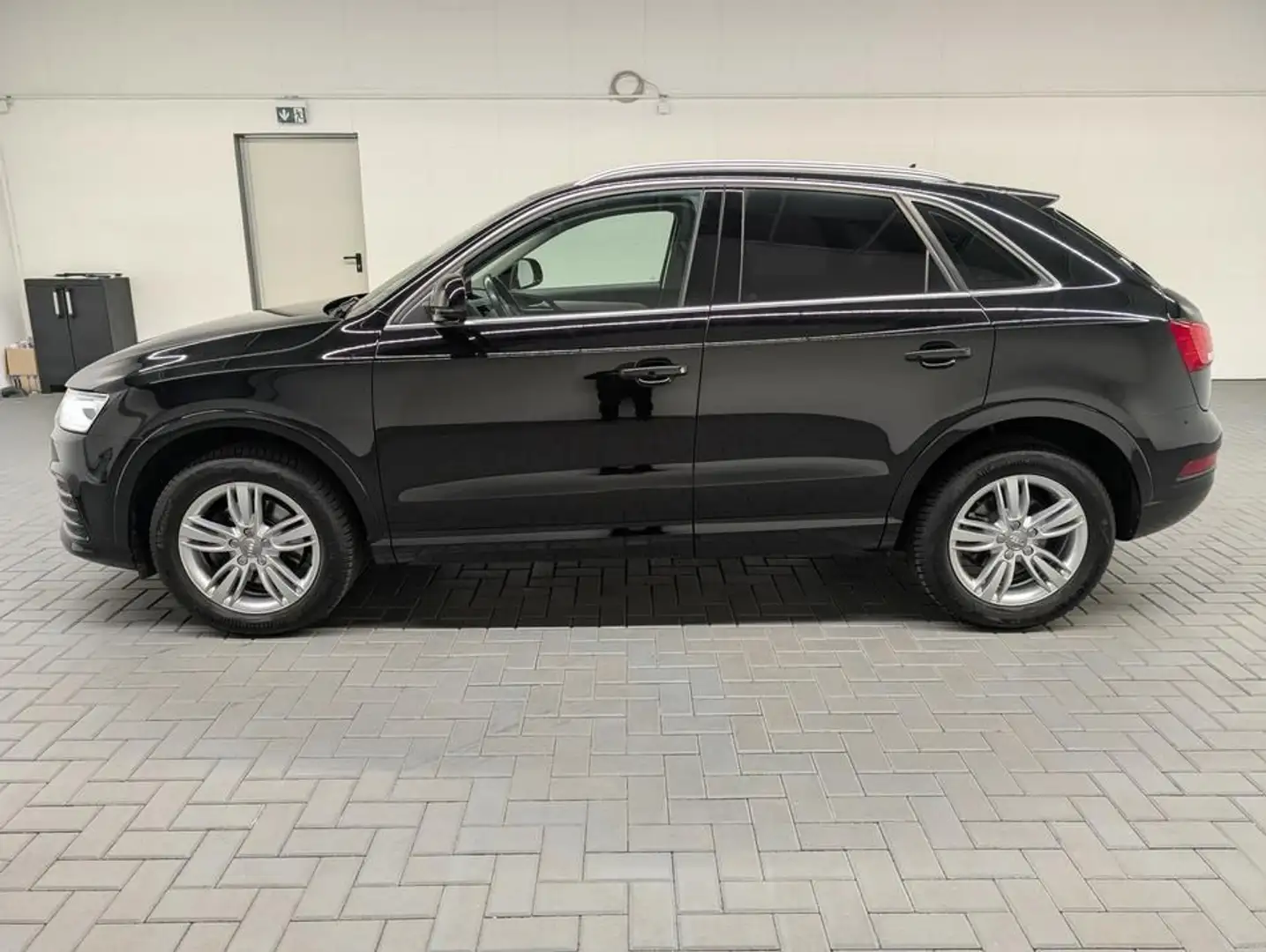 Audi Q3 Sport Bi-Xenon/Navi/SHZ/17-Zoll/Tempomat Schwarz - 2