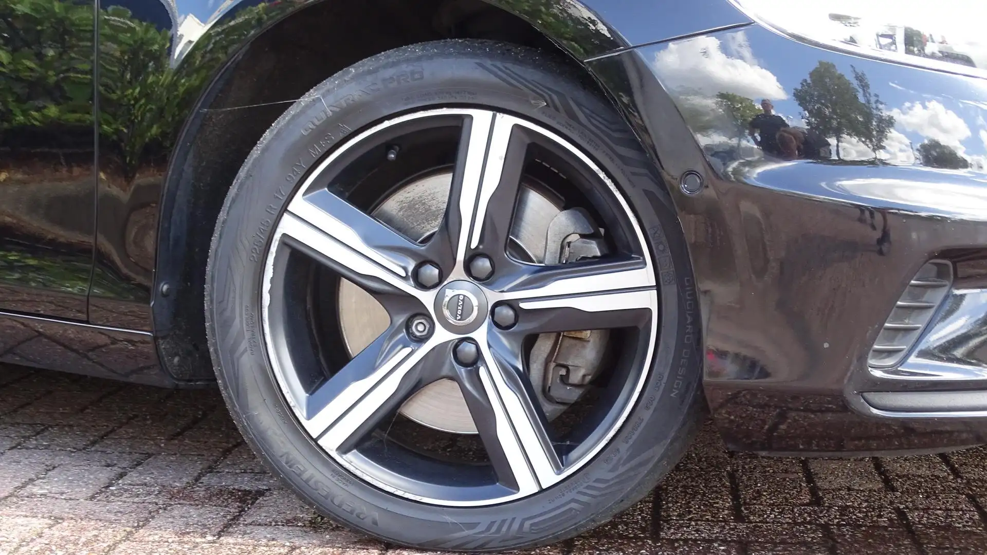 Volvo V40 1.5 T3 Polar+ Sport, BTW, Black on Black, Full Pan Zwart - 2