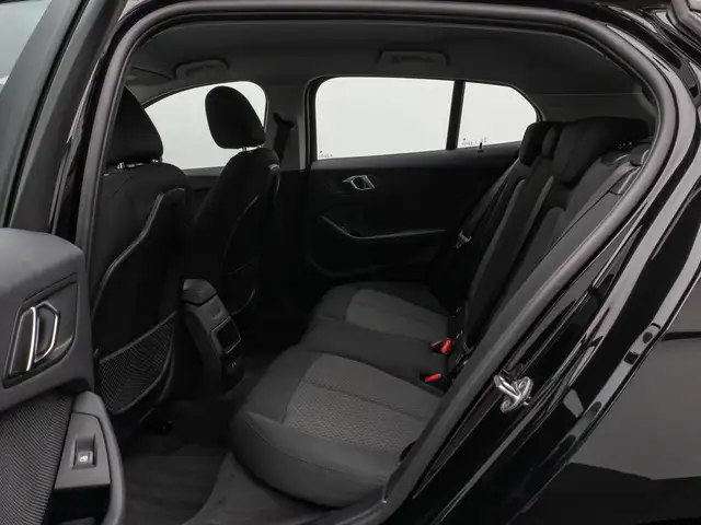 BMW 1 Series view 25