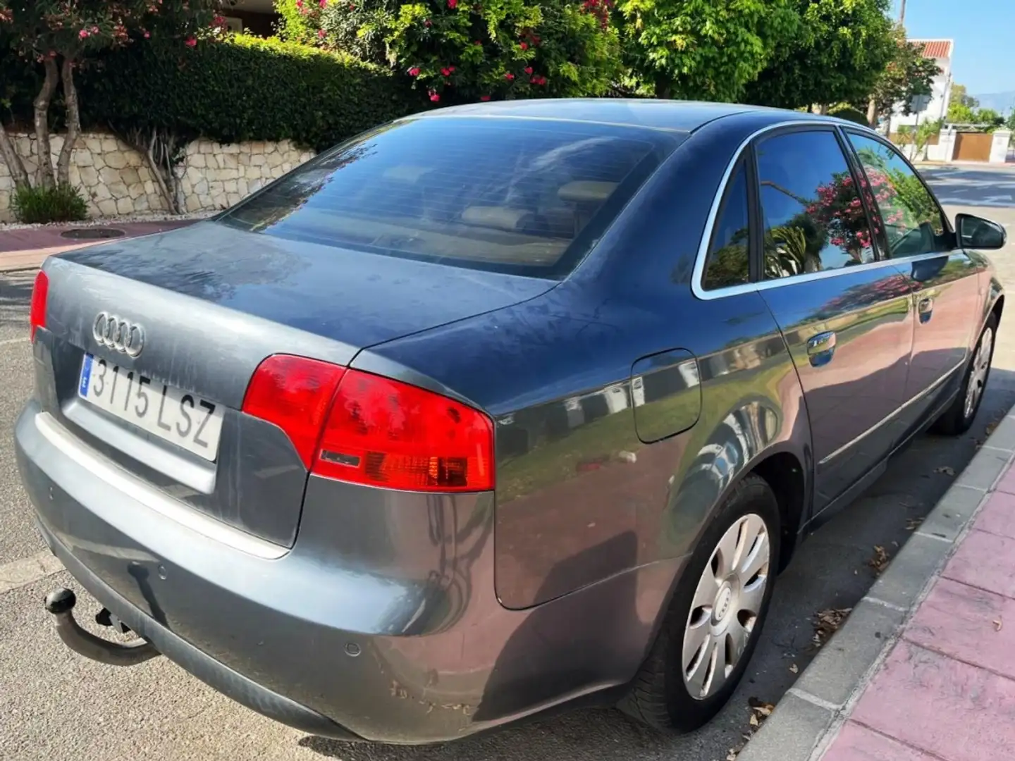 Audi A4 Berlina Automático de 4 Puertas Negro - 2
