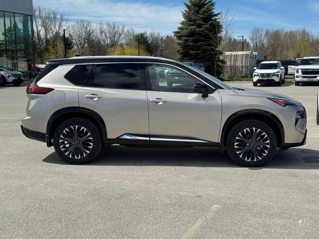 Nissan Rogue снимка Nissan Rogue