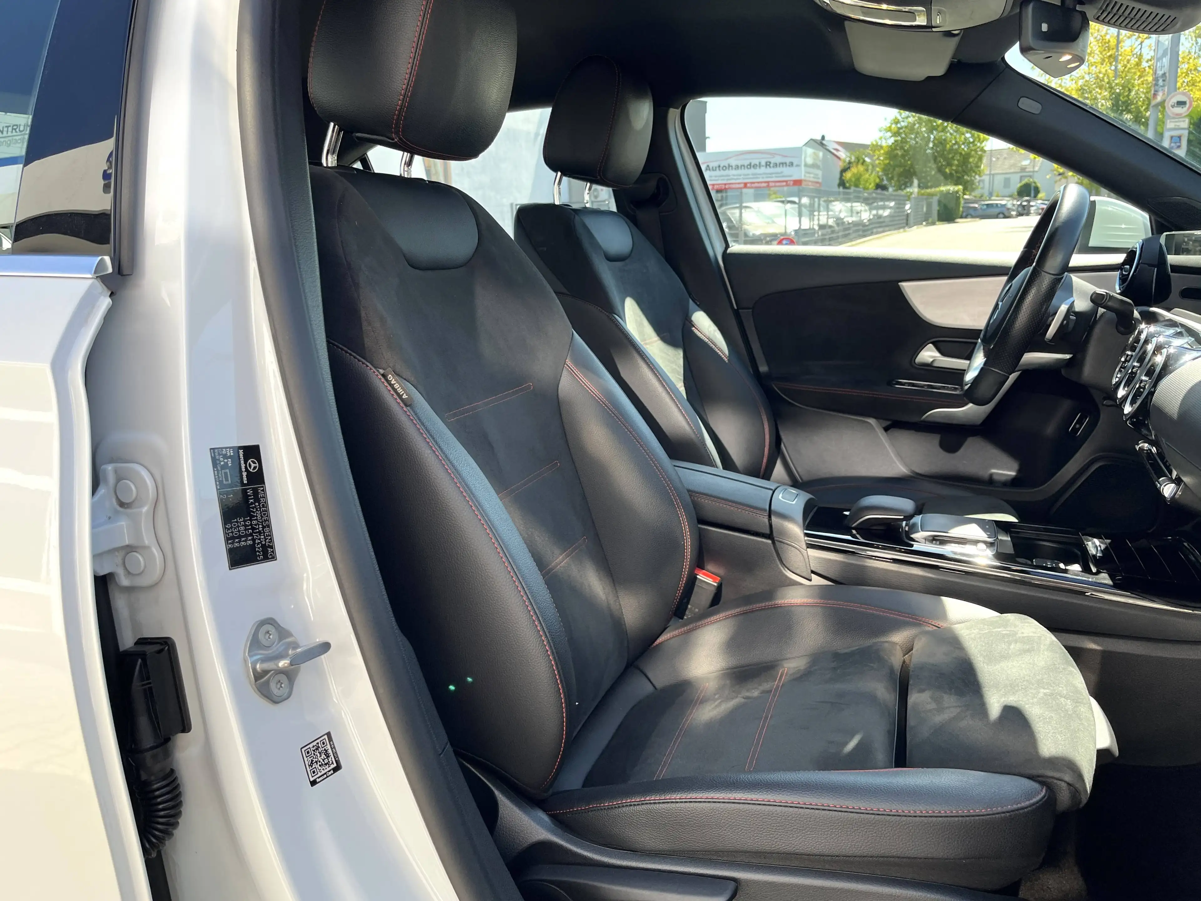 Mercedes-Benz A 200 AMG Line *LED*Navi*Virtual* — photo 7