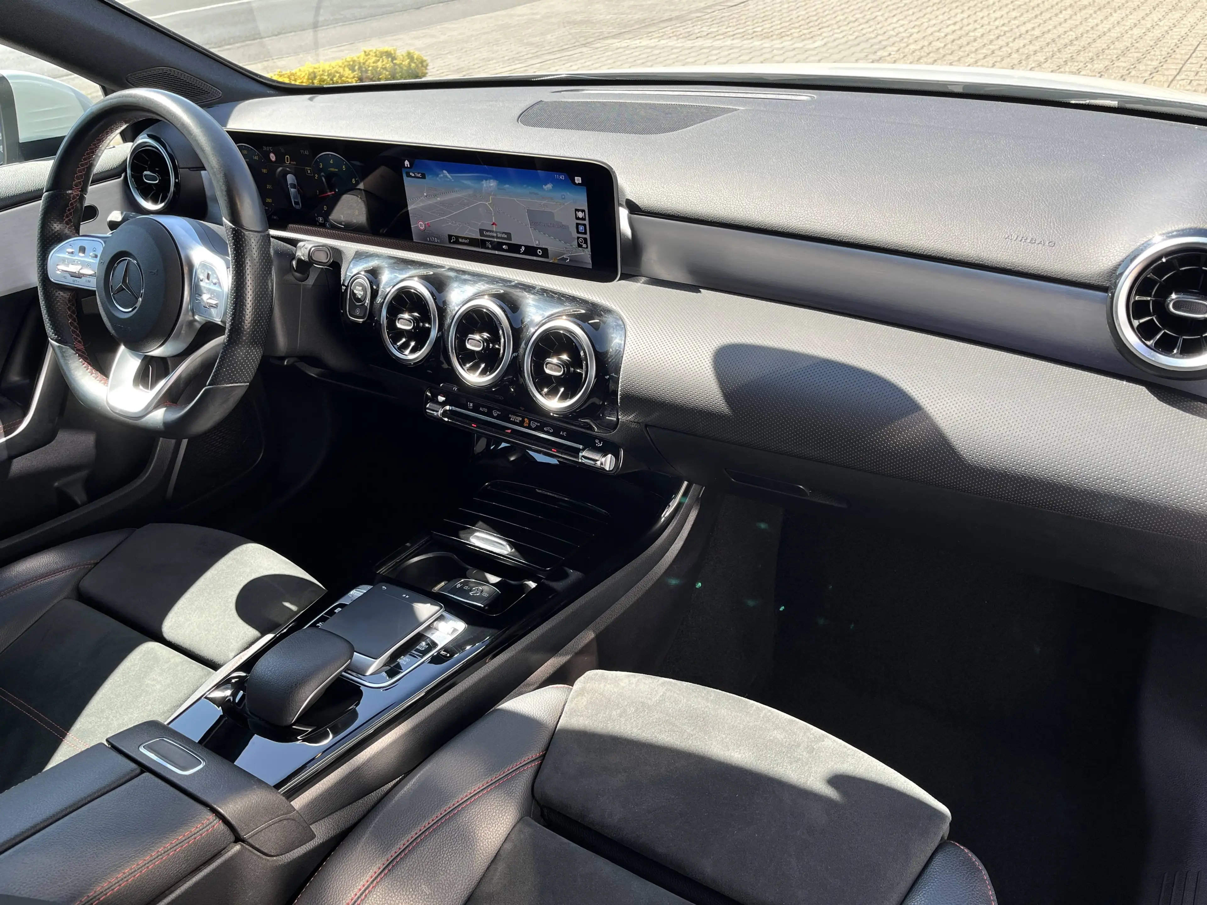 Mercedes-Benz A 200 AMG Line *LED*Navi*Virtual* — photo 6