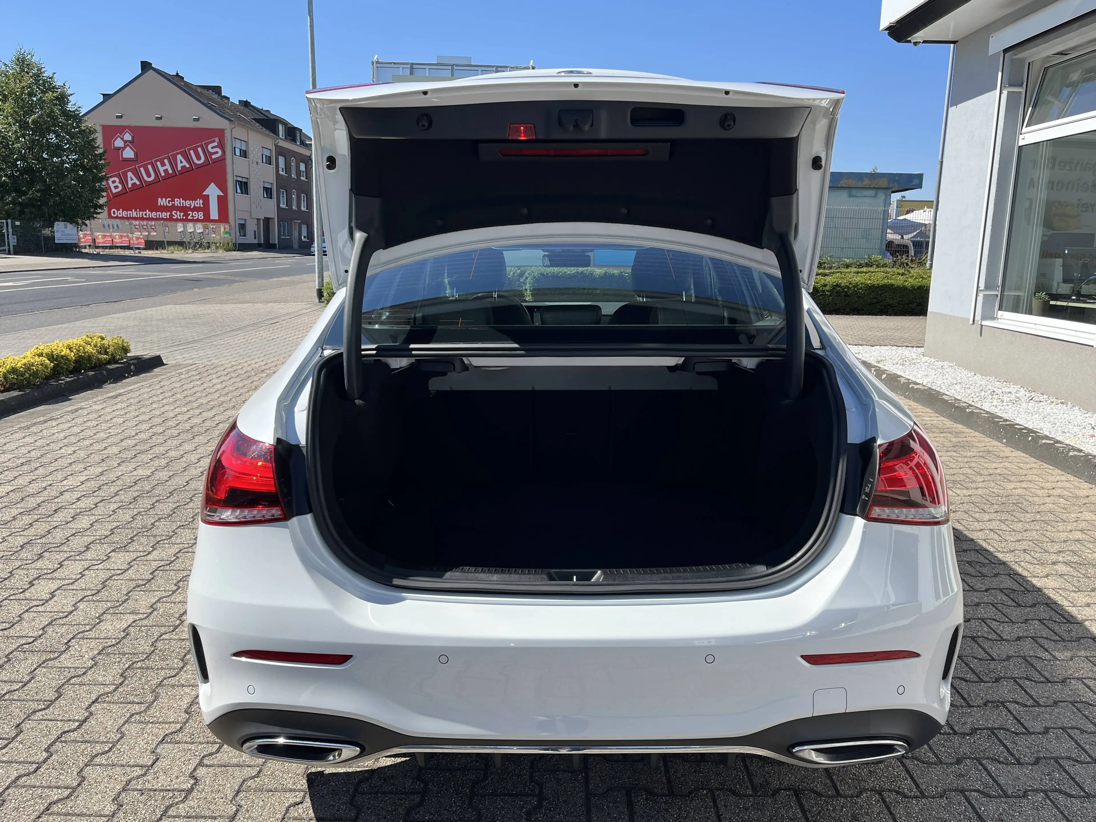 Mercedes-Benz A 200 AMG Line *LED*Navi*Virtual* — photo 9