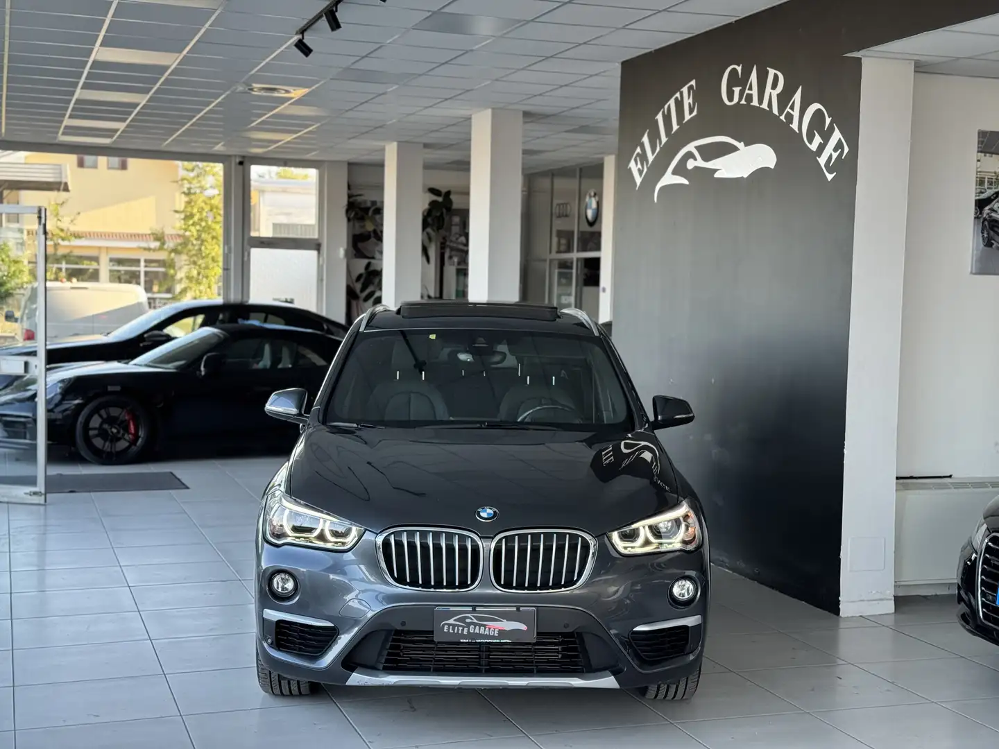 BMW X1 xdrive18d xLine auto Tetto Led Navi Grigio - 2