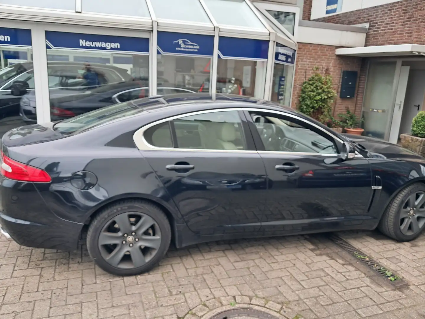 Jaguar XF 2.7 V6 Diesel Premium Luxury Noir - 2