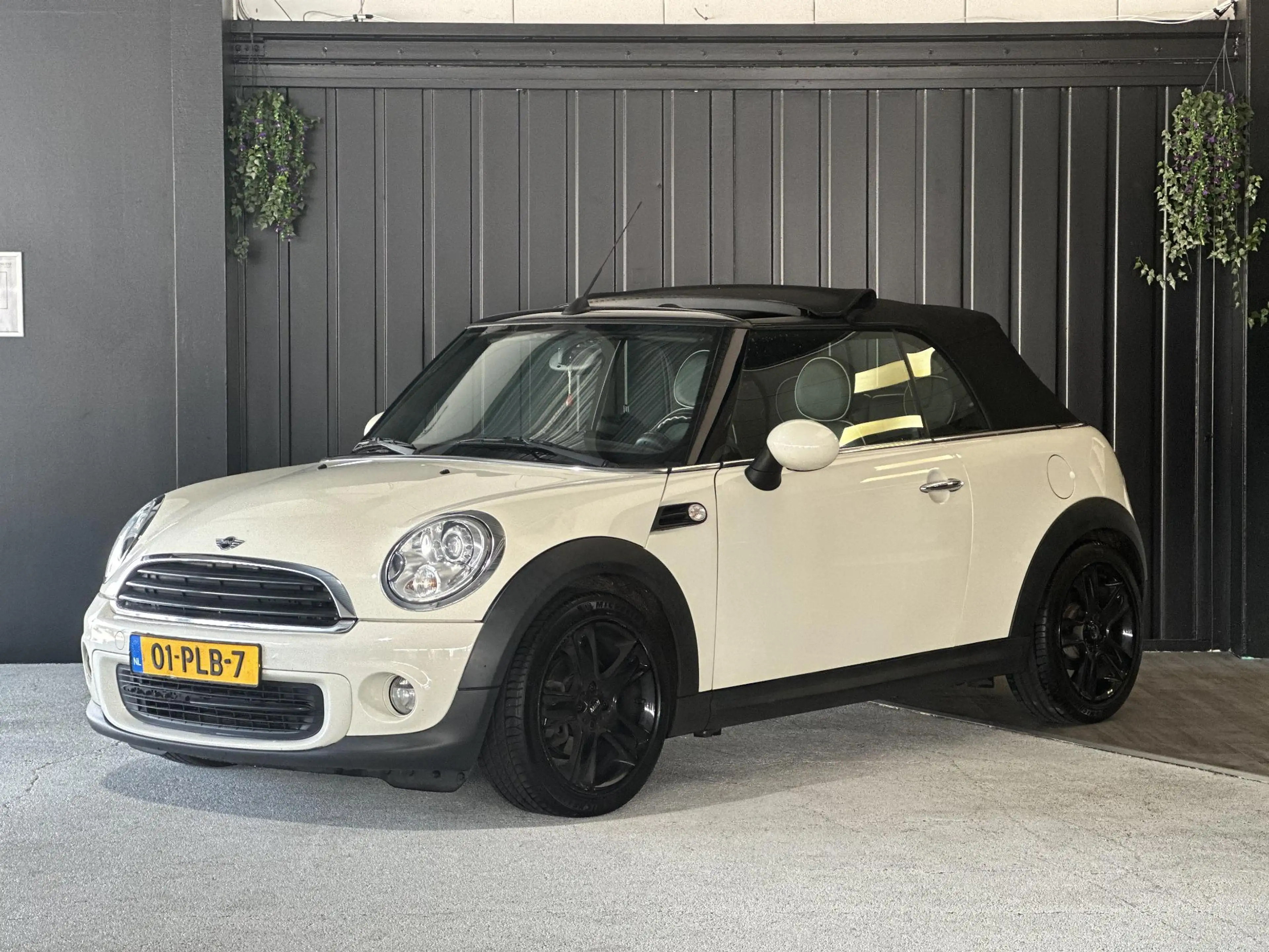 MINI One Cabrio 1.6 Chili | Airco | Leder | Parkeersensoren Achter — photo 2