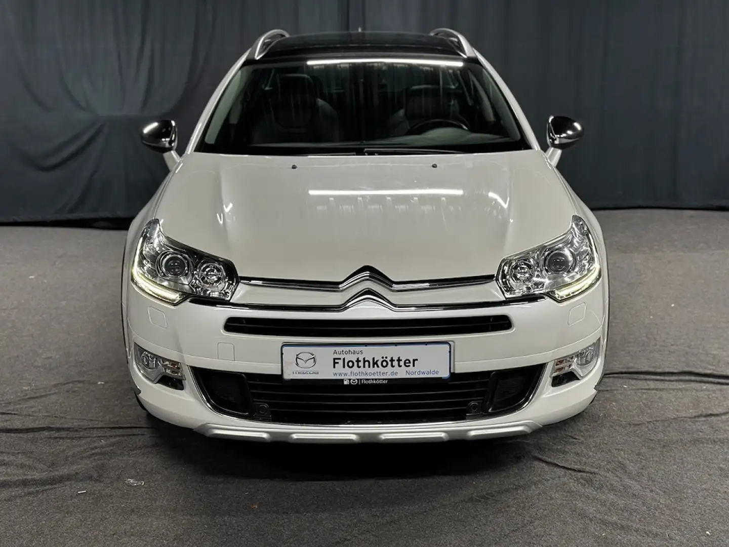 Citroen C5 Cross Tourer 2,2 HDI *Navi*SHZ*Kamera*Xenon*Massag Schwarz - 2