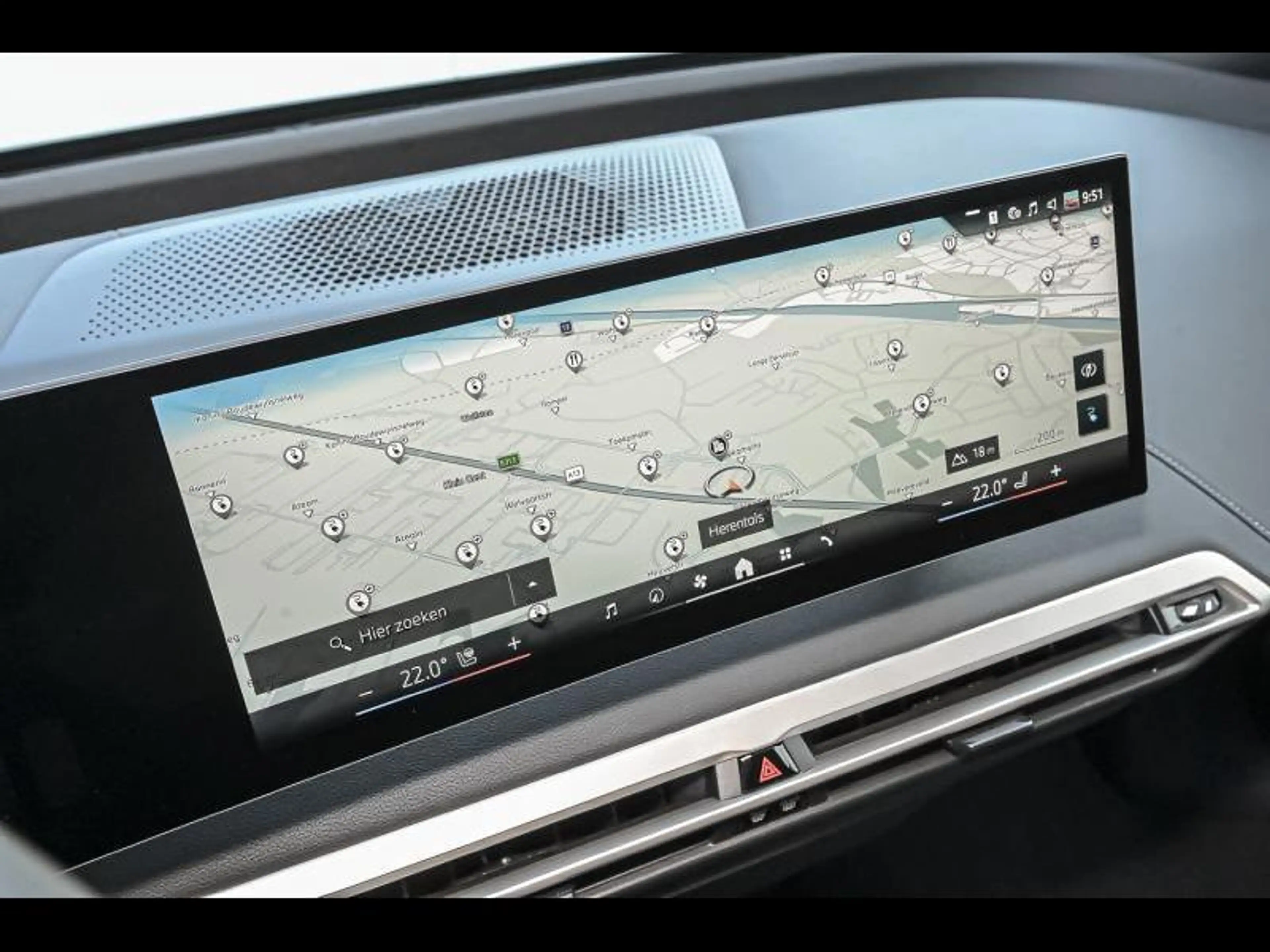 BMW iX xDrive40 — photo 14