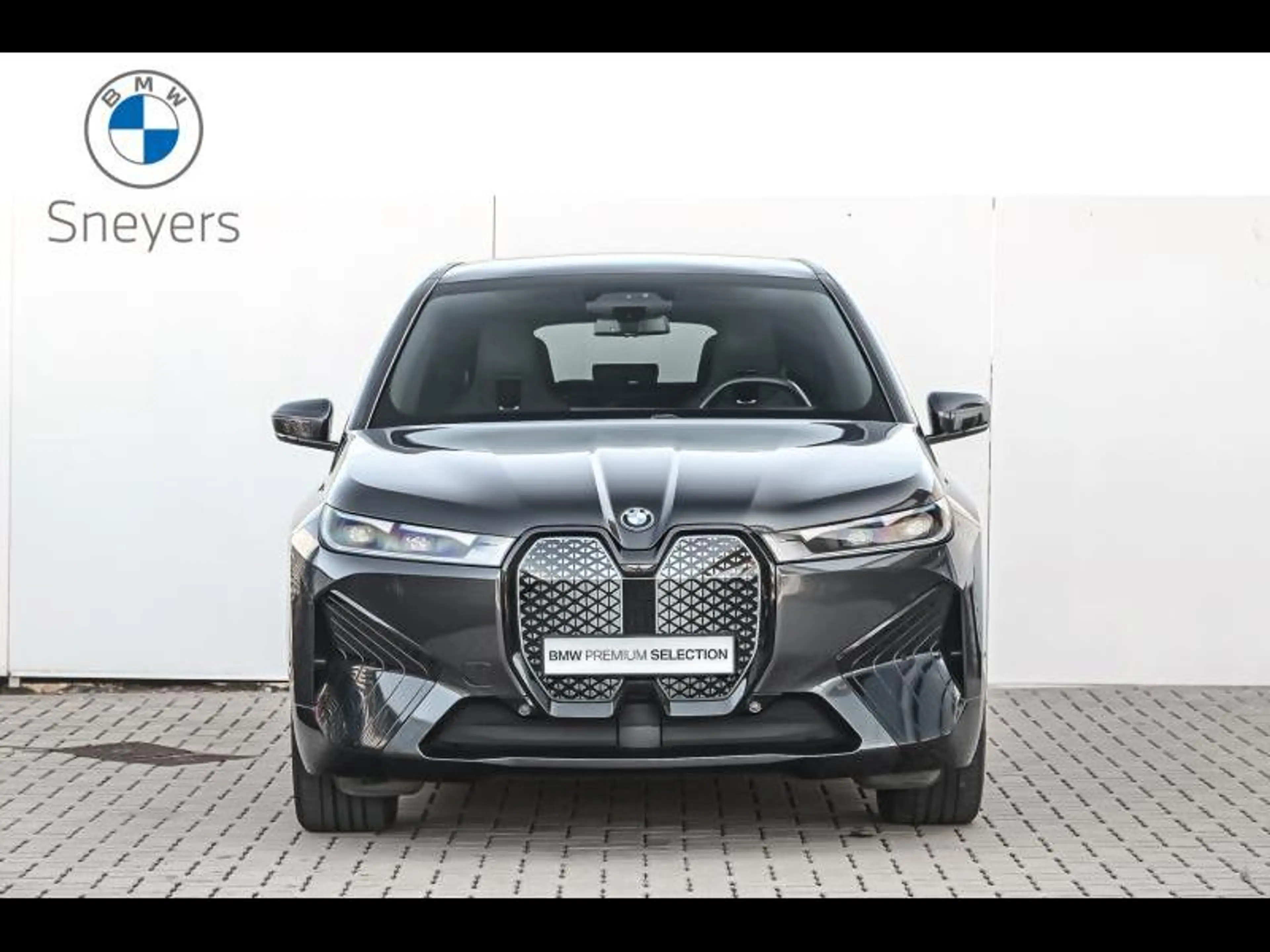 BMW iX xDrive40 — photo 2