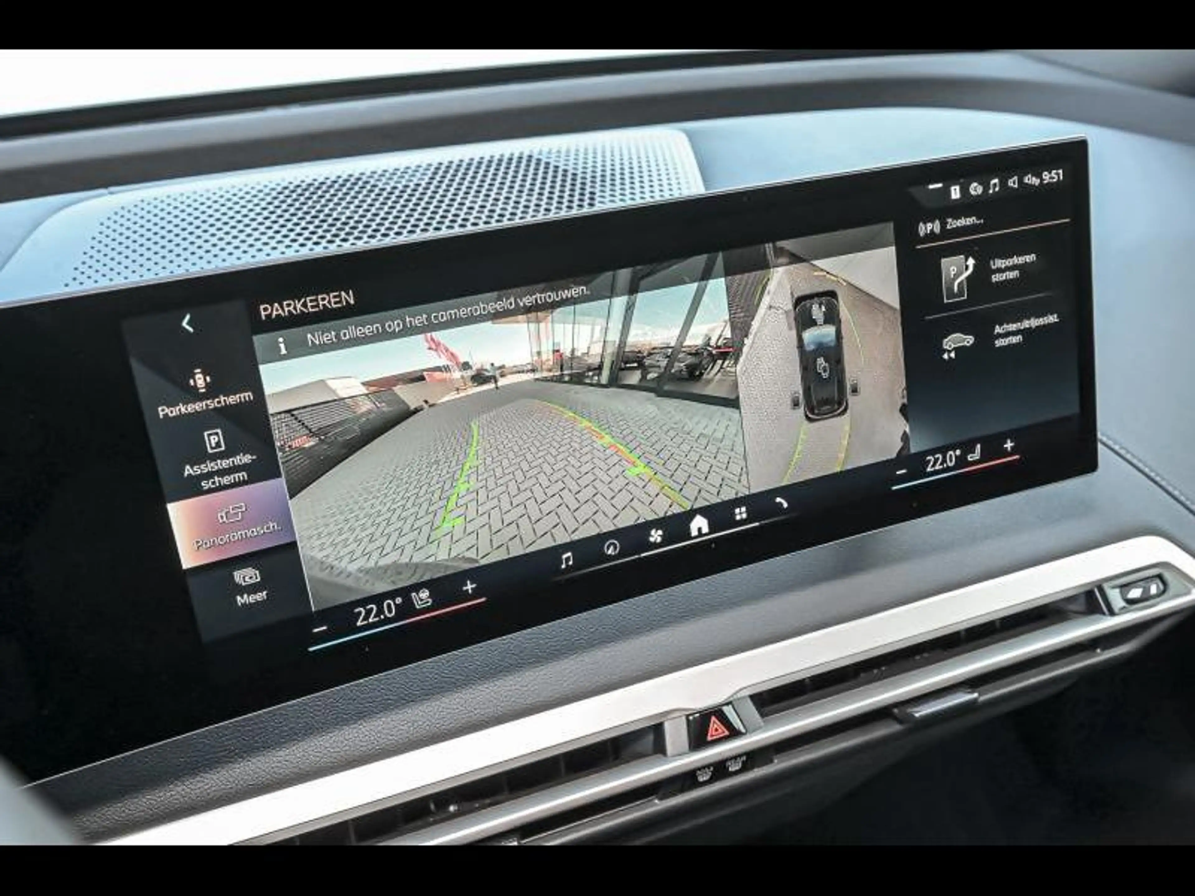 BMW iX xDrive40 — photo 15