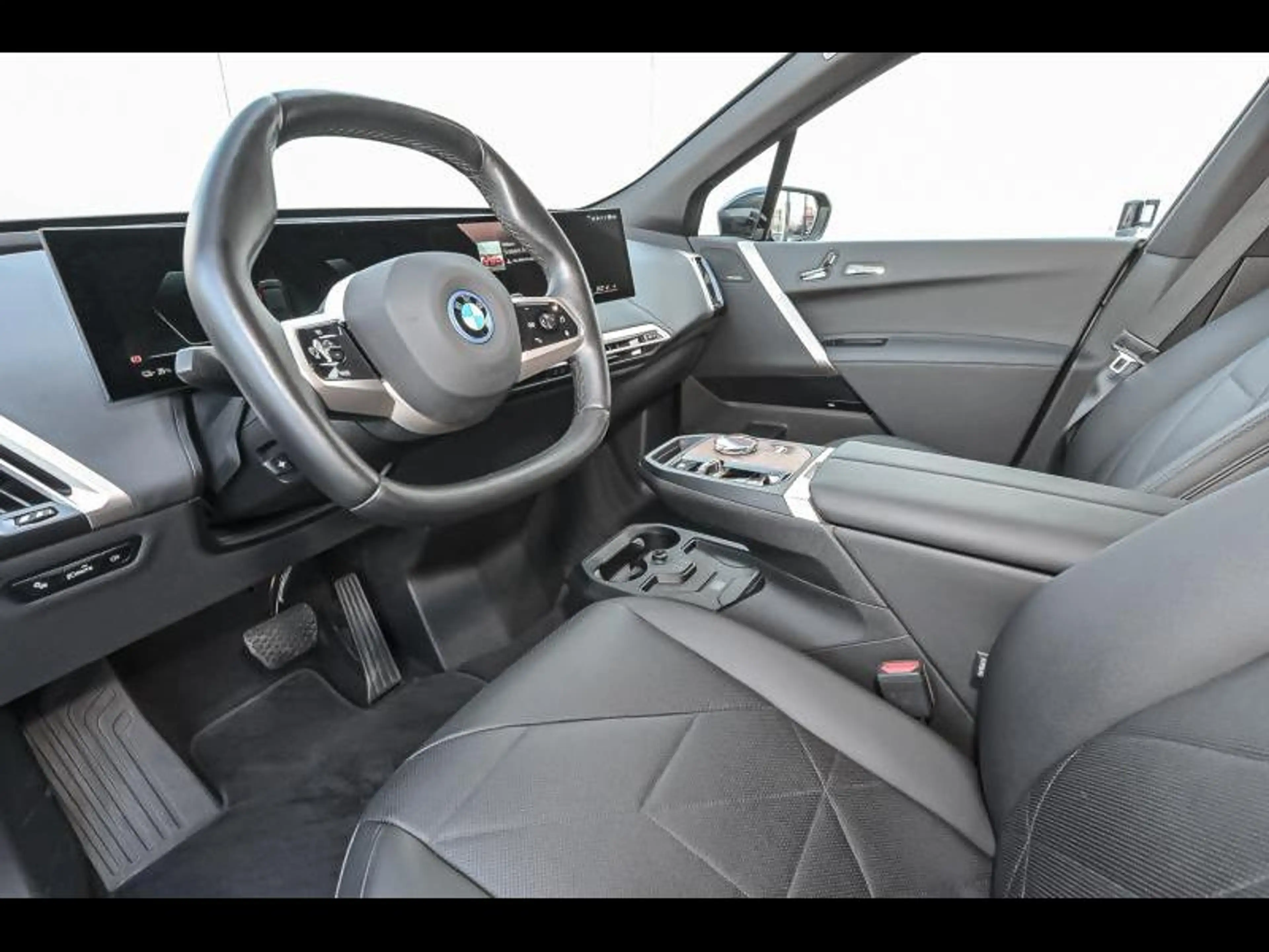 BMW iX xDrive40 — photo 6