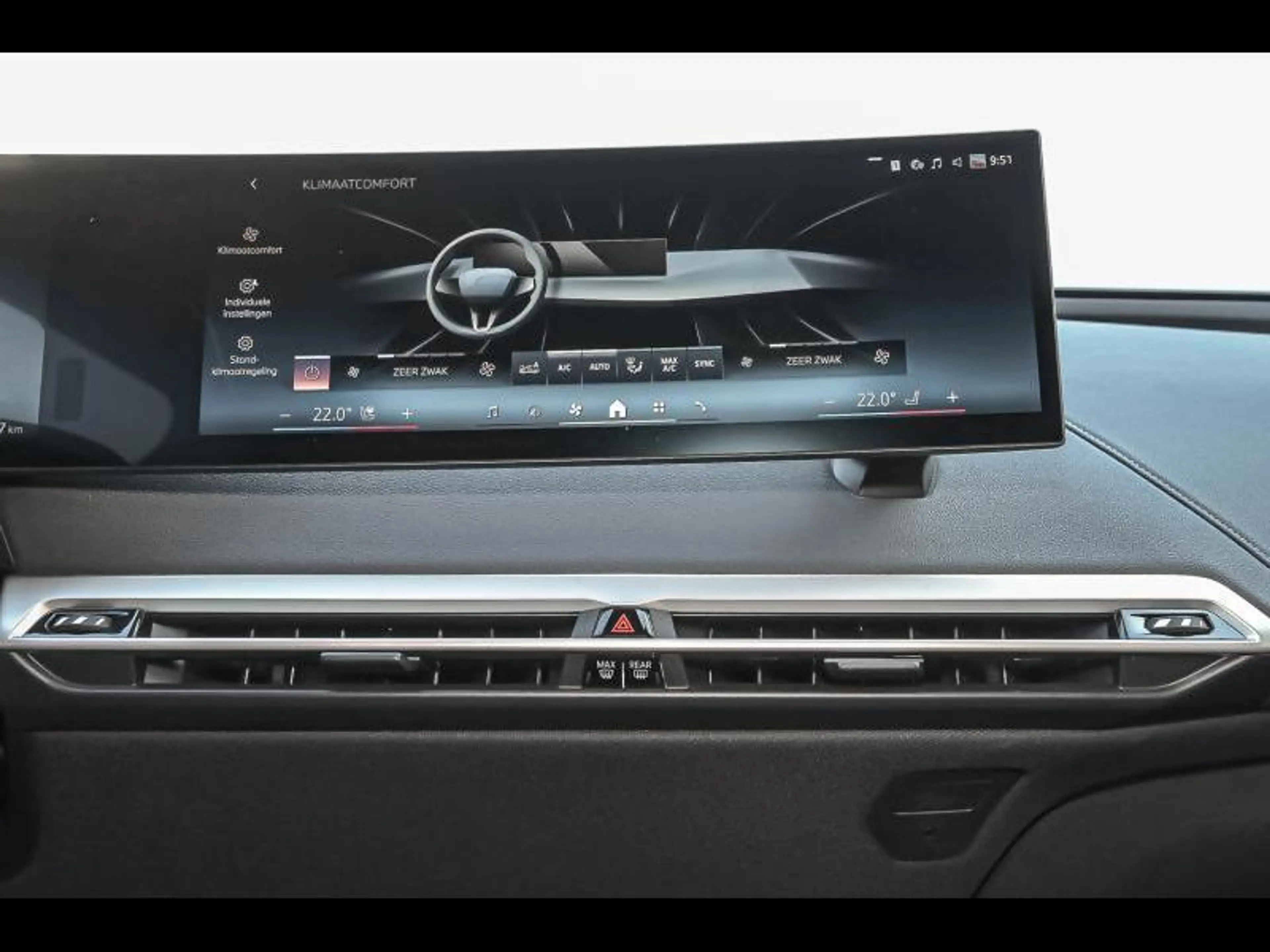 BMW iX xDrive40 — photo 12