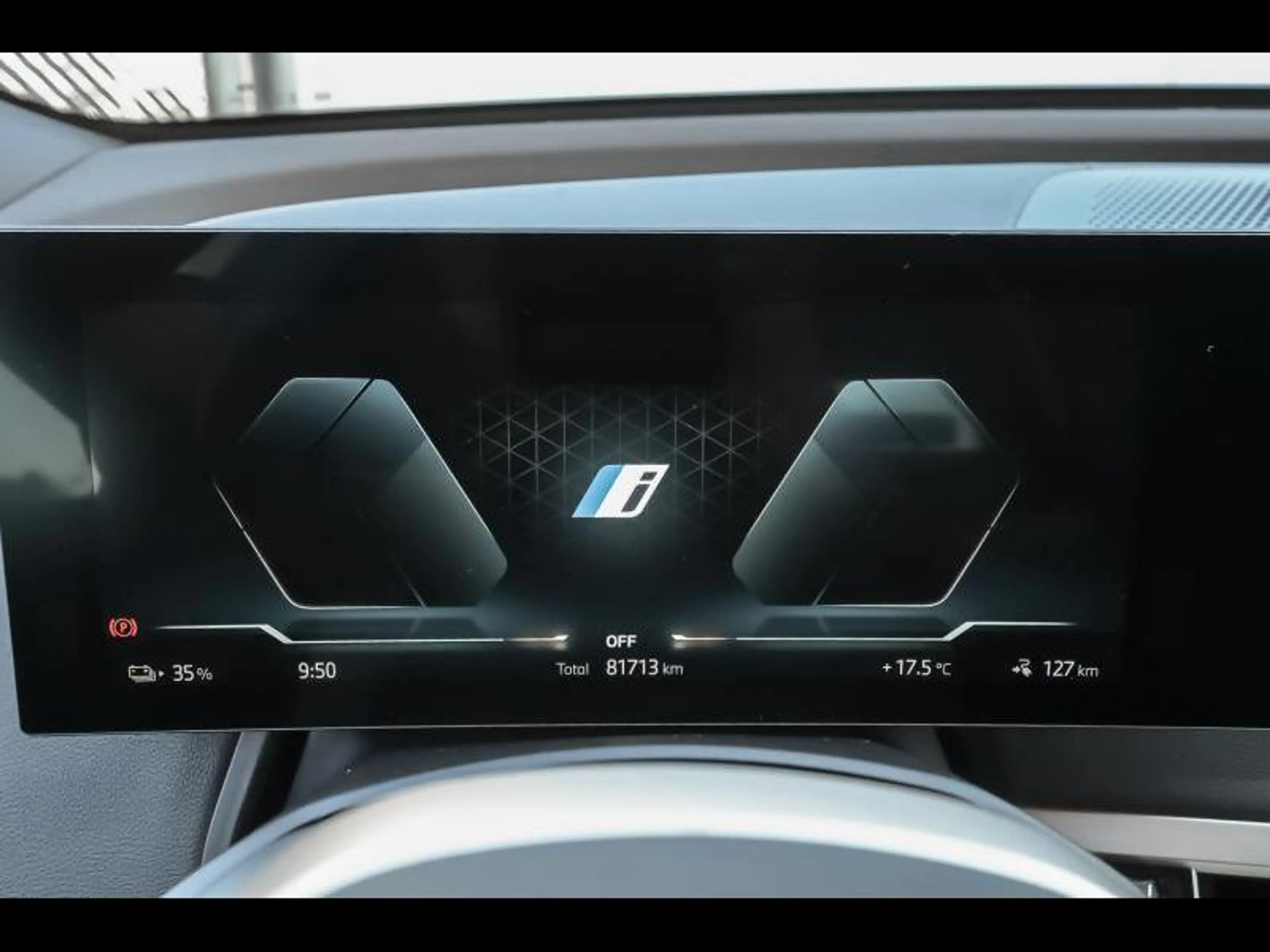 BMW iX xDrive40 — photo 10
