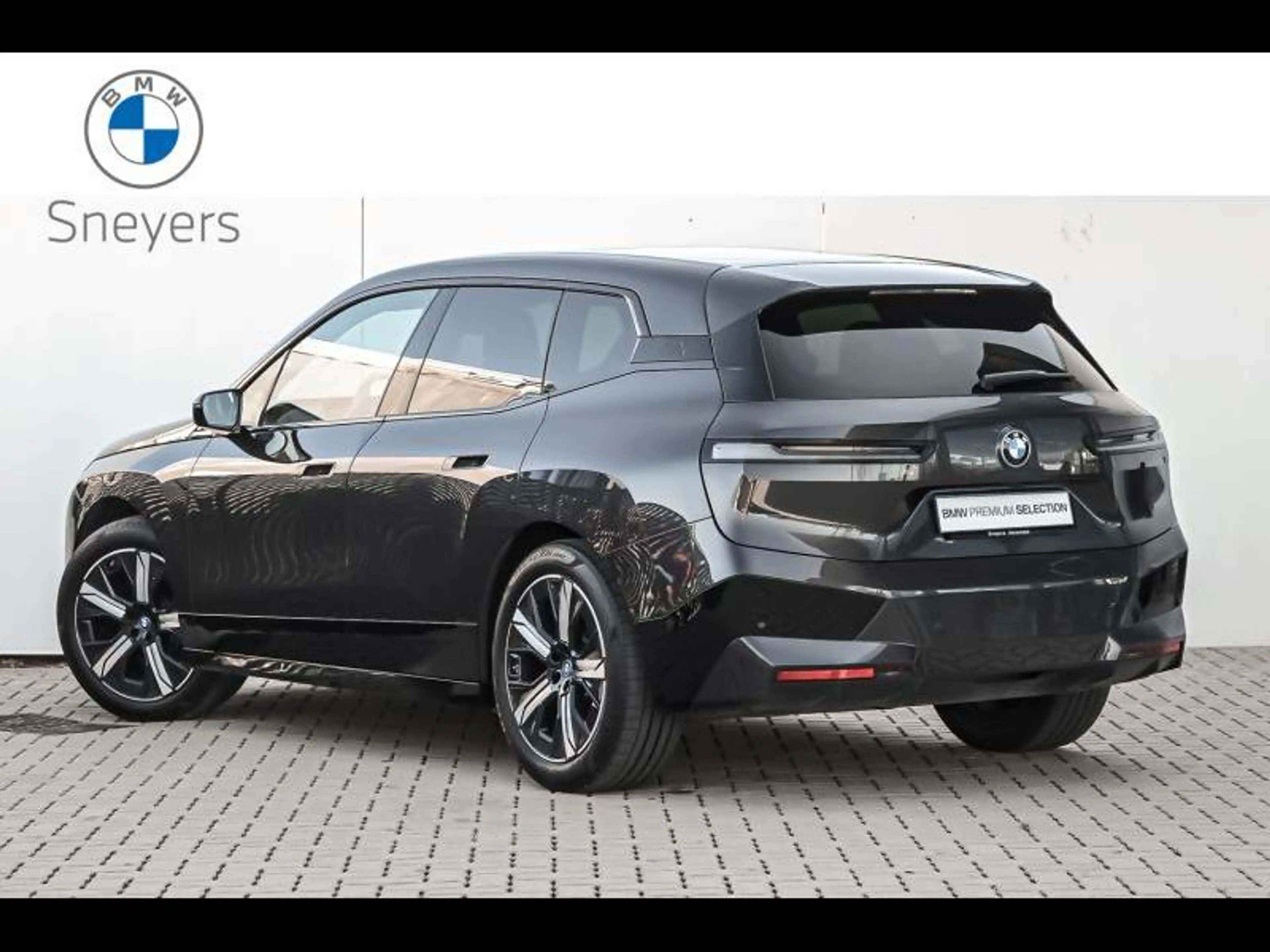 BMW iX xDrive40 — photo 5