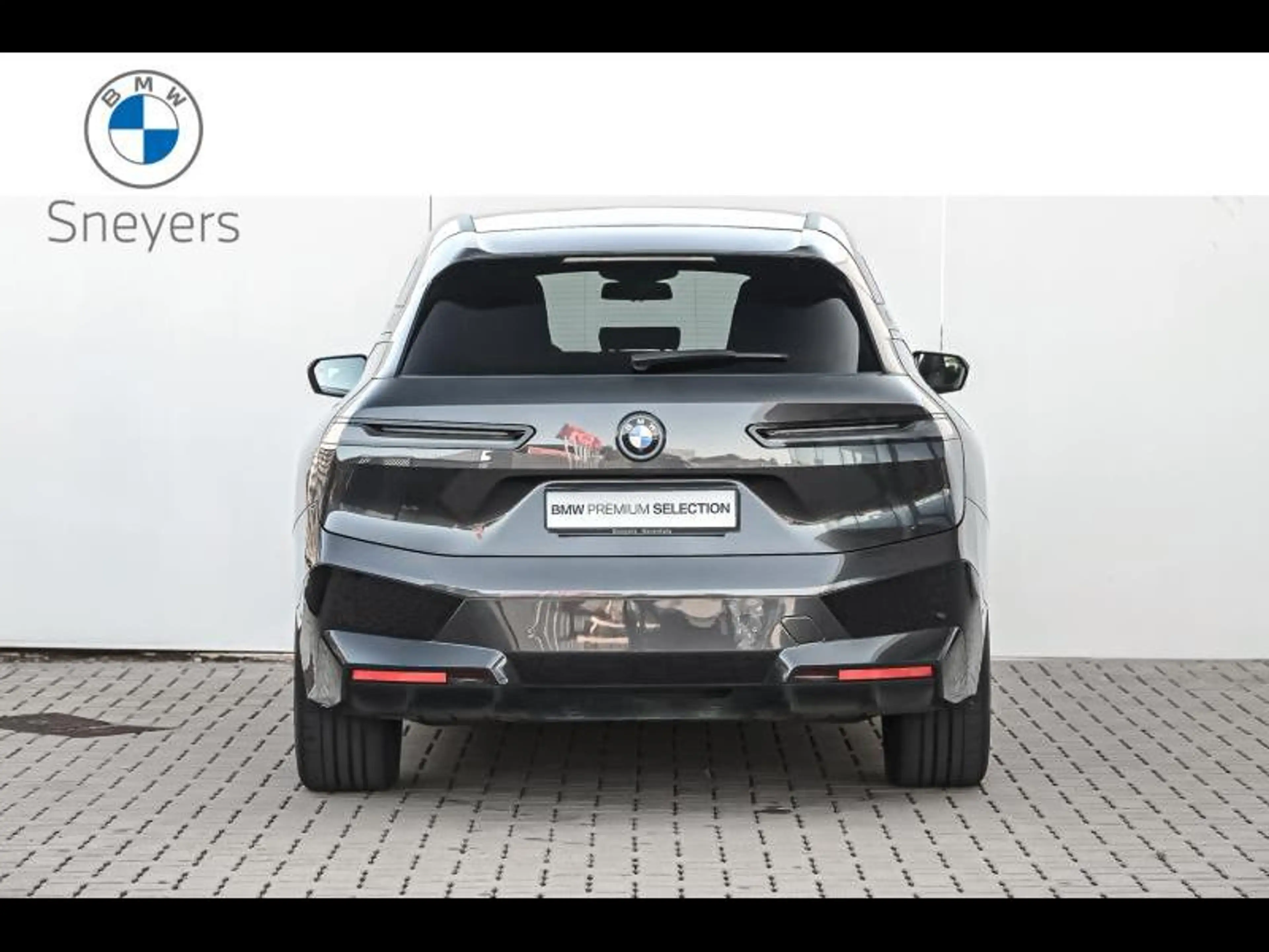 BMW iX xDrive40 — photo 4