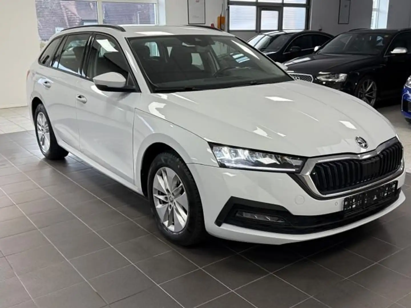 Skoda Octavia Skoda Octavia Combi Ambition 4x4/Garantie/Navi/TUV Weiß - 2