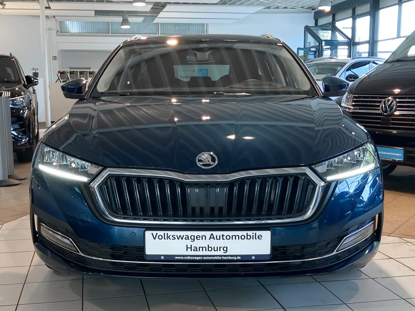 Skoda Octavia Combi 2.0 TDI Style DSG AHK Navi LM18 Blau - 2
