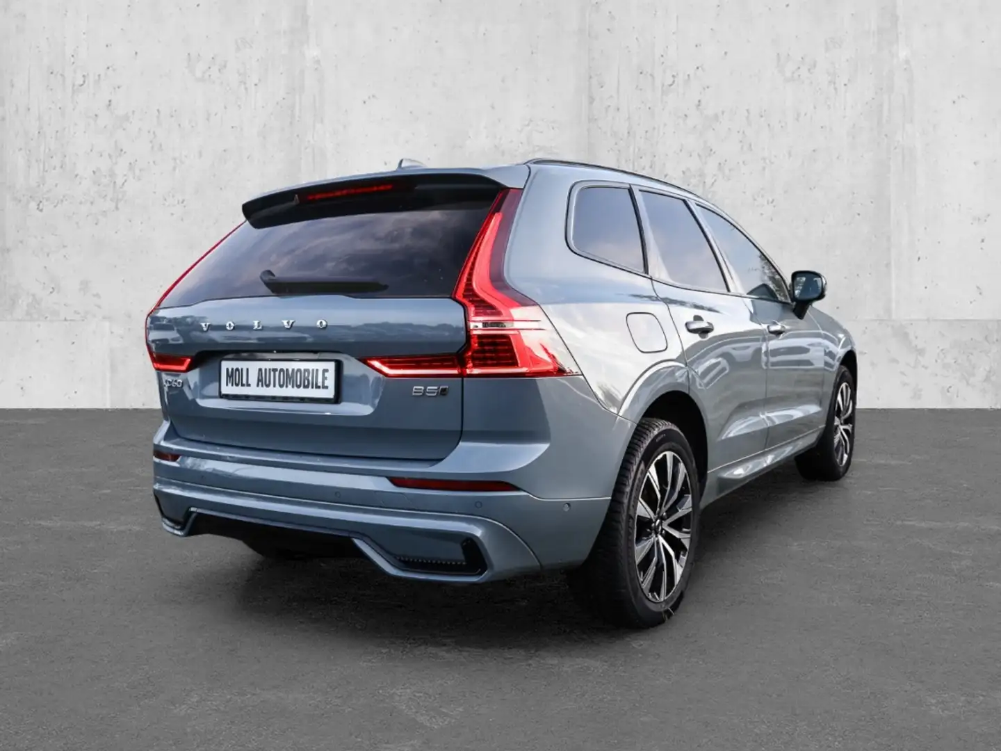 Volvo XC60 Plus Dark AWD B5 Benzin EU6d Allrad Leder digitale Grau - 2