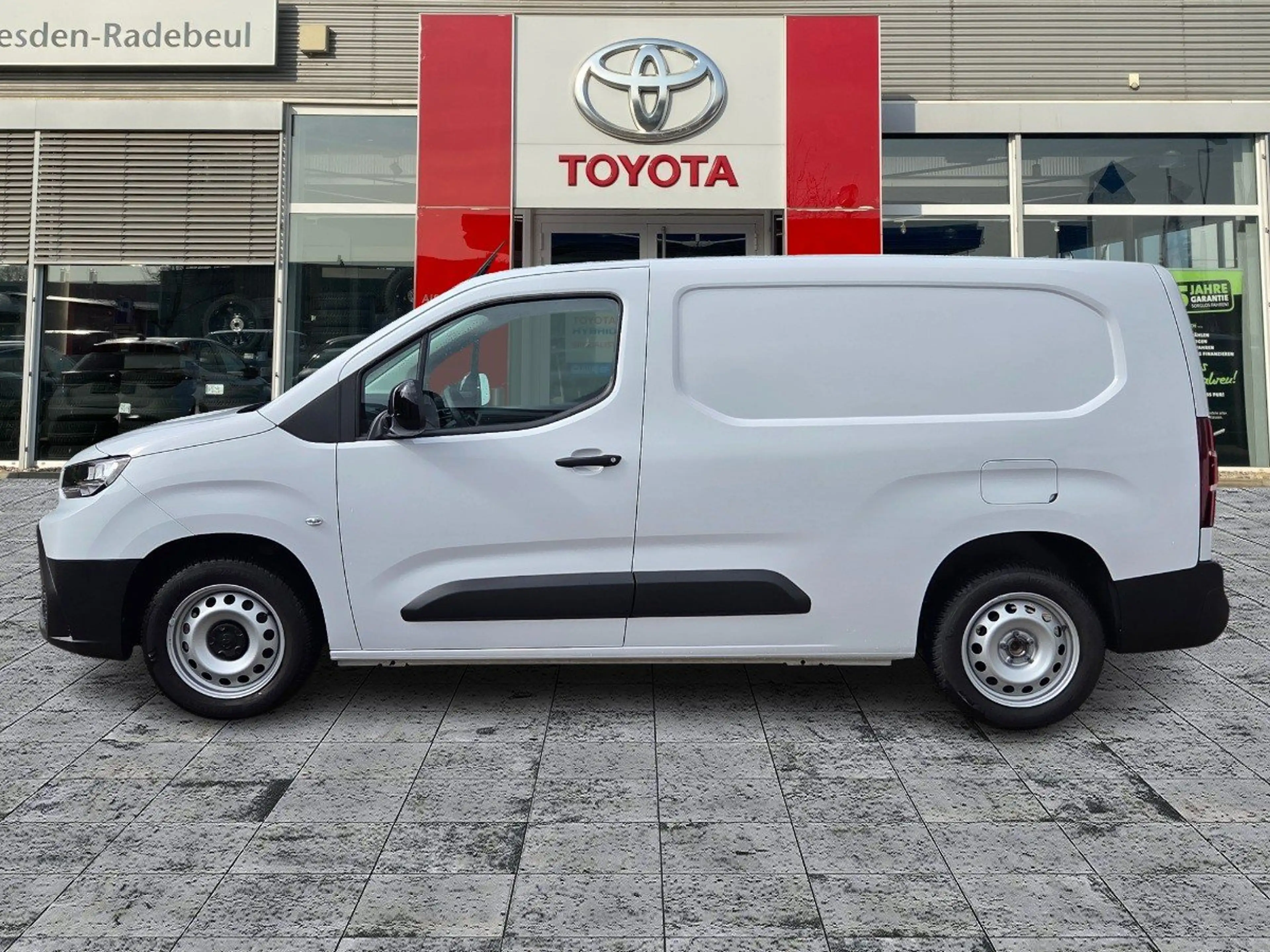 Toyota Proace City 1.5 D-4D L2 Meister LED+Navi+PDC — photo 5