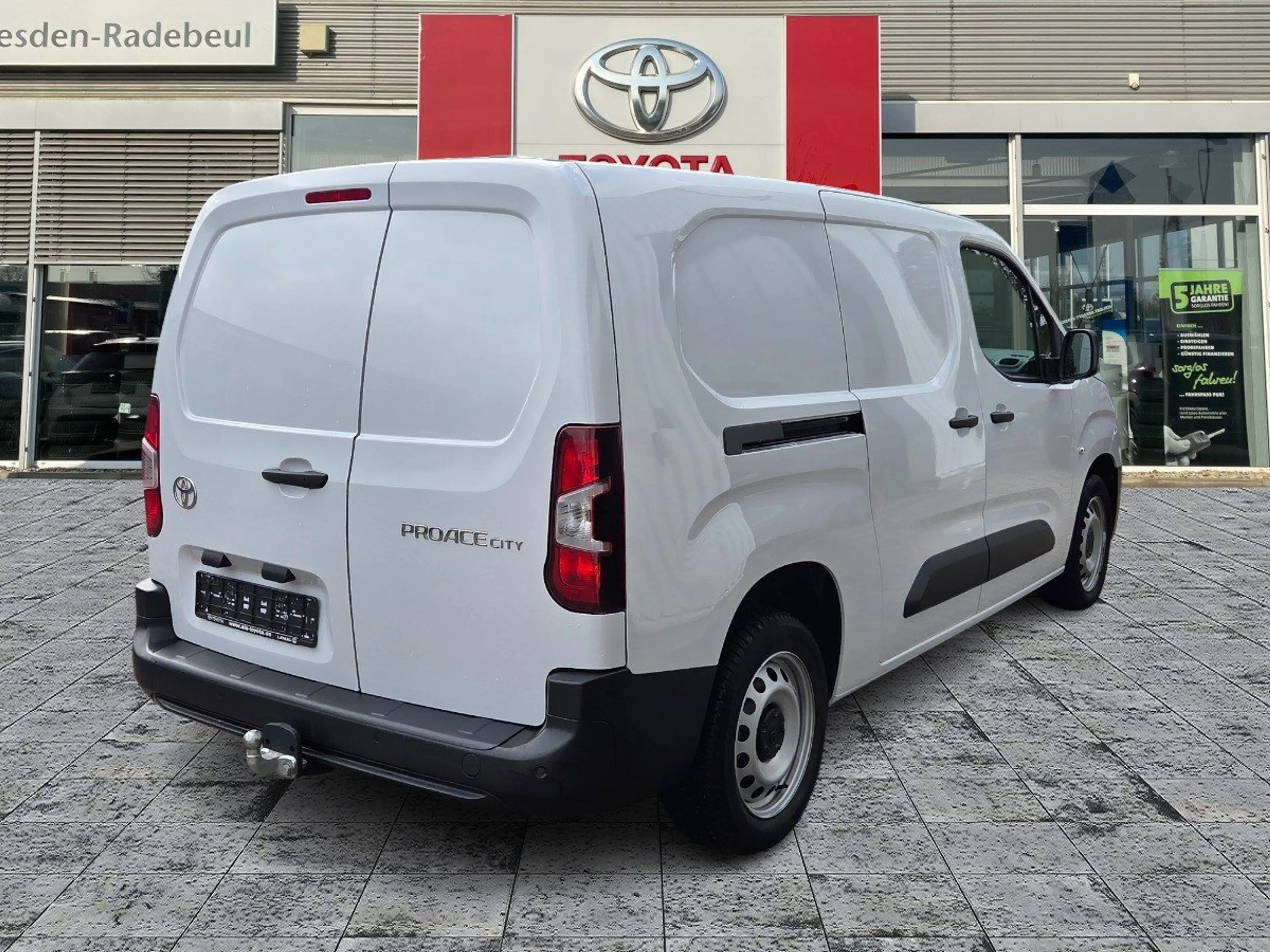 Toyota Proace City 1.5 D-4D L2 Meister LED+Navi+PDC — photo 6