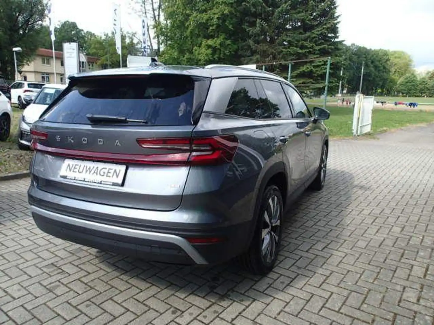 Skoda Kodiaq 2.0TDI 4x4 142 KW DSGSelection,360°Kamera Grau - 2