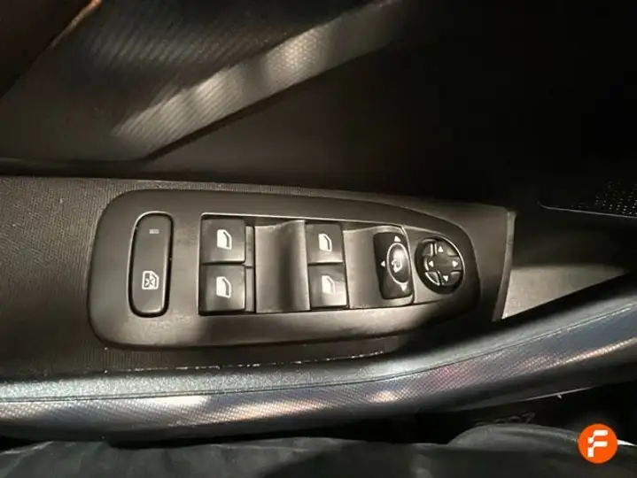 Peugeot 2008 1.2 Pure Tech S&S Allure (2017) 2019, foto 18