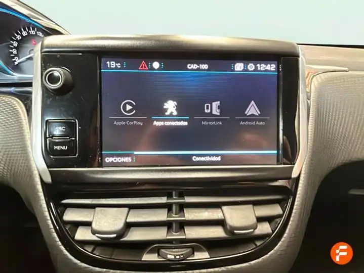 Peugeot 2008 1.2 Pure Tech S&S Allure (2017) 2019, foto 24