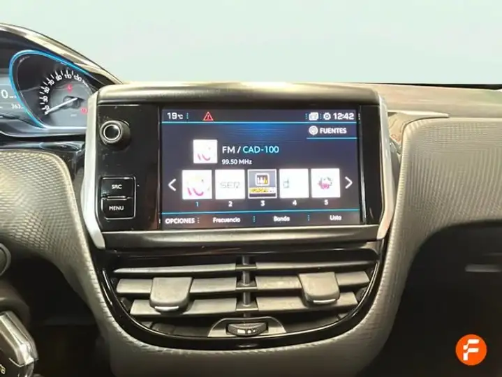 Peugeot 2008 1.2 Pure Tech S&S Allure (2017) 2019, foto 23