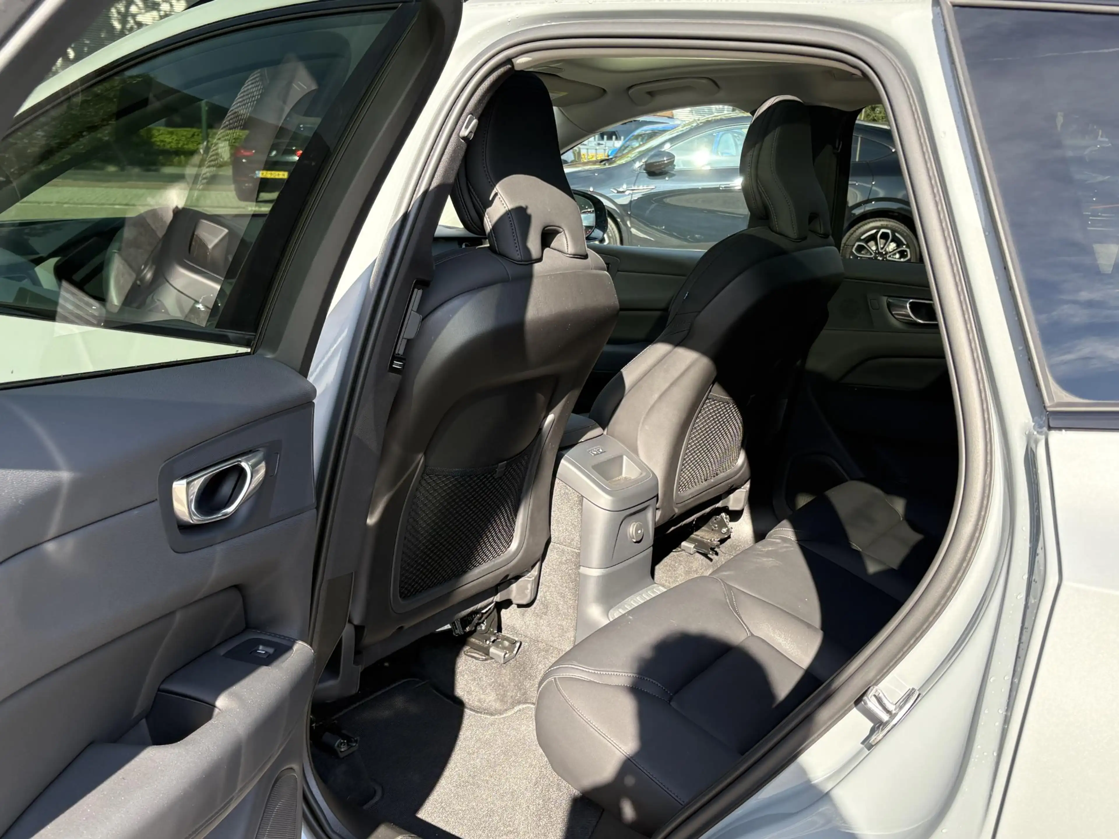 Volvo XC60 2.0 T6 Plug-in hybrid AWD Plus Dark VAN €56.900,- — photo 14