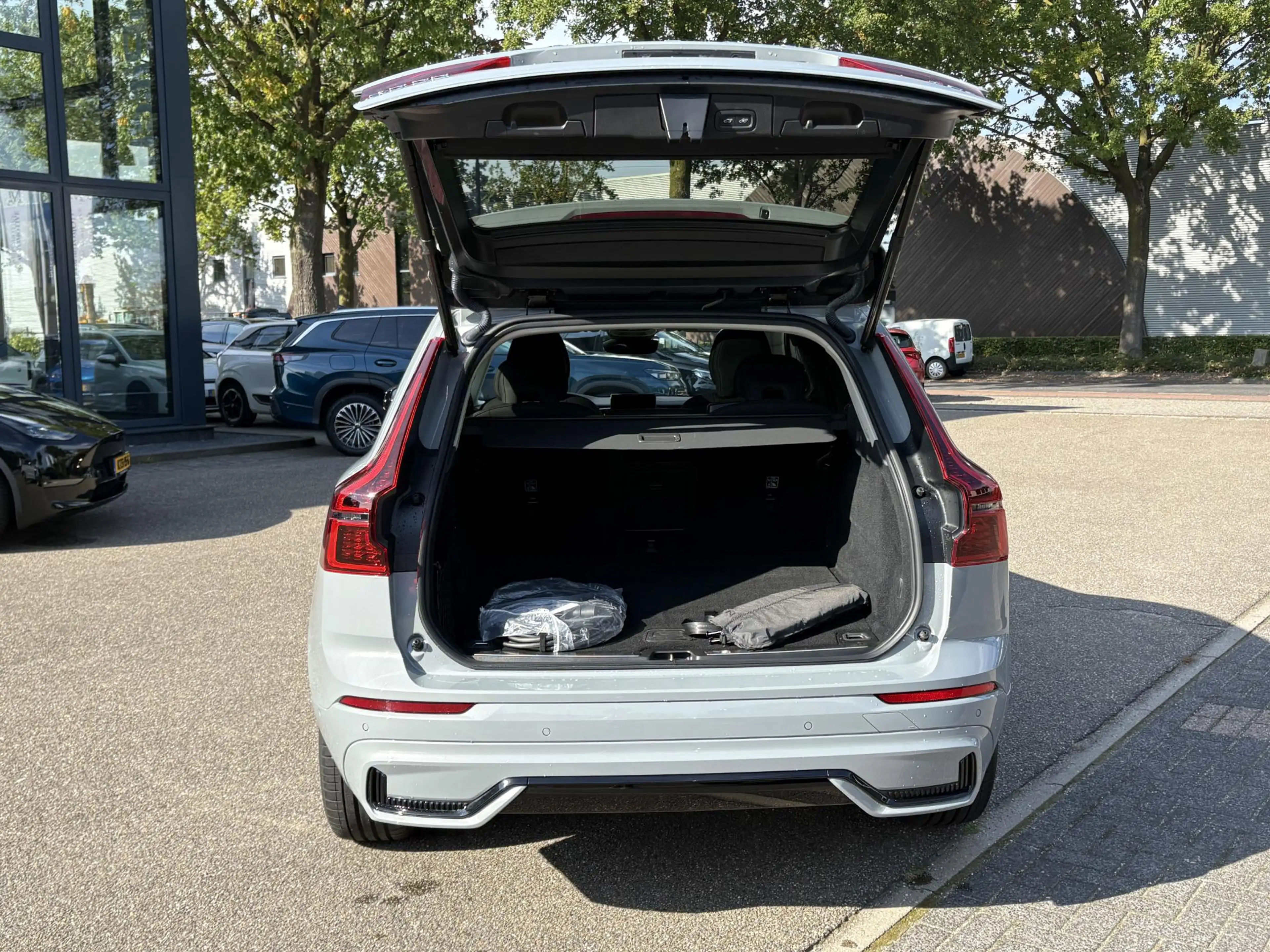 Volvo XC60 2.0 T6 Plug-in hybrid AWD Plus Dark VAN €56.900,- — photo 11