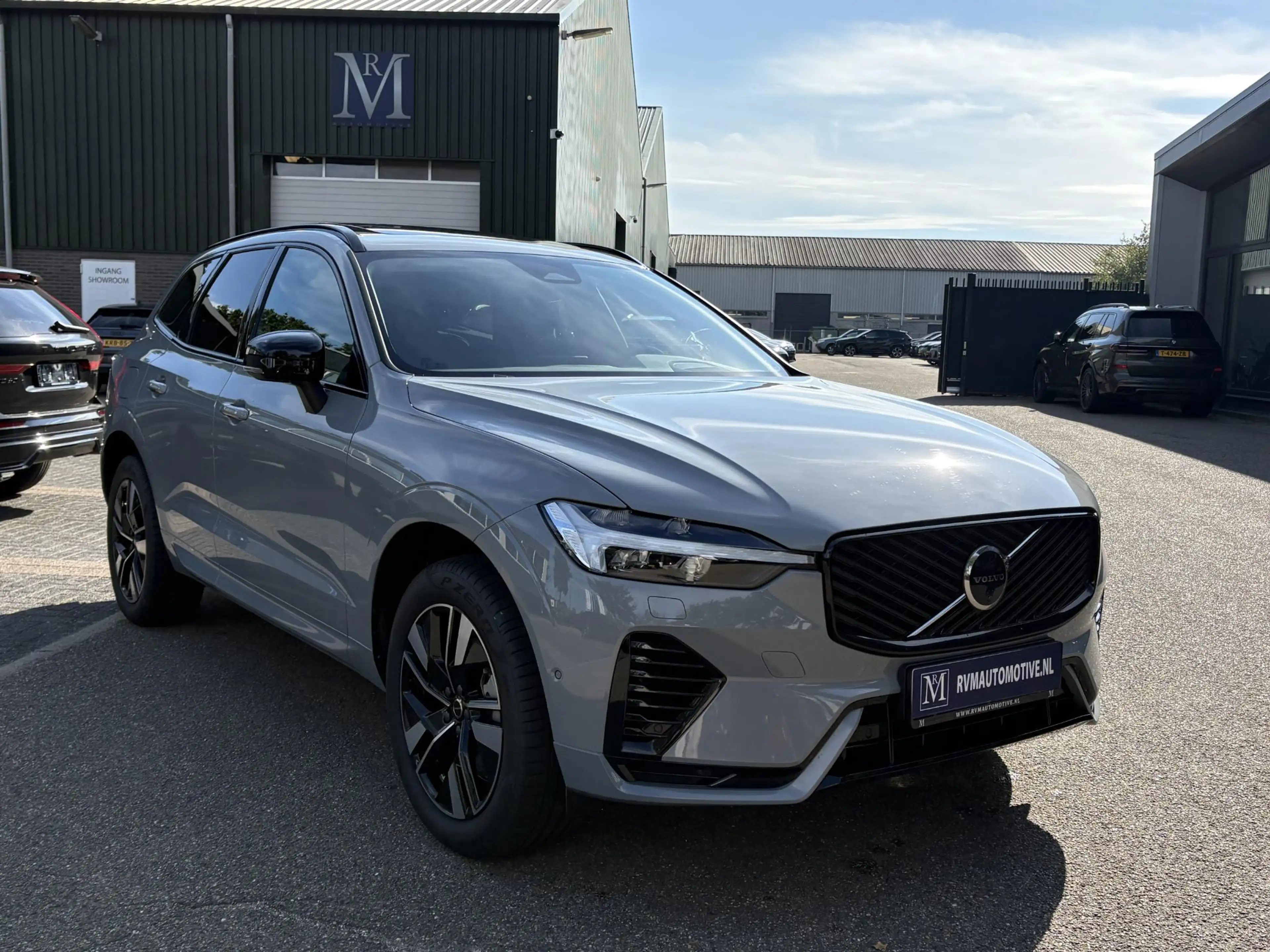 Volvo XC60 2.0 T6 Plug-in hybrid AWD Plus Dark VAN €56.900,- — photo 8