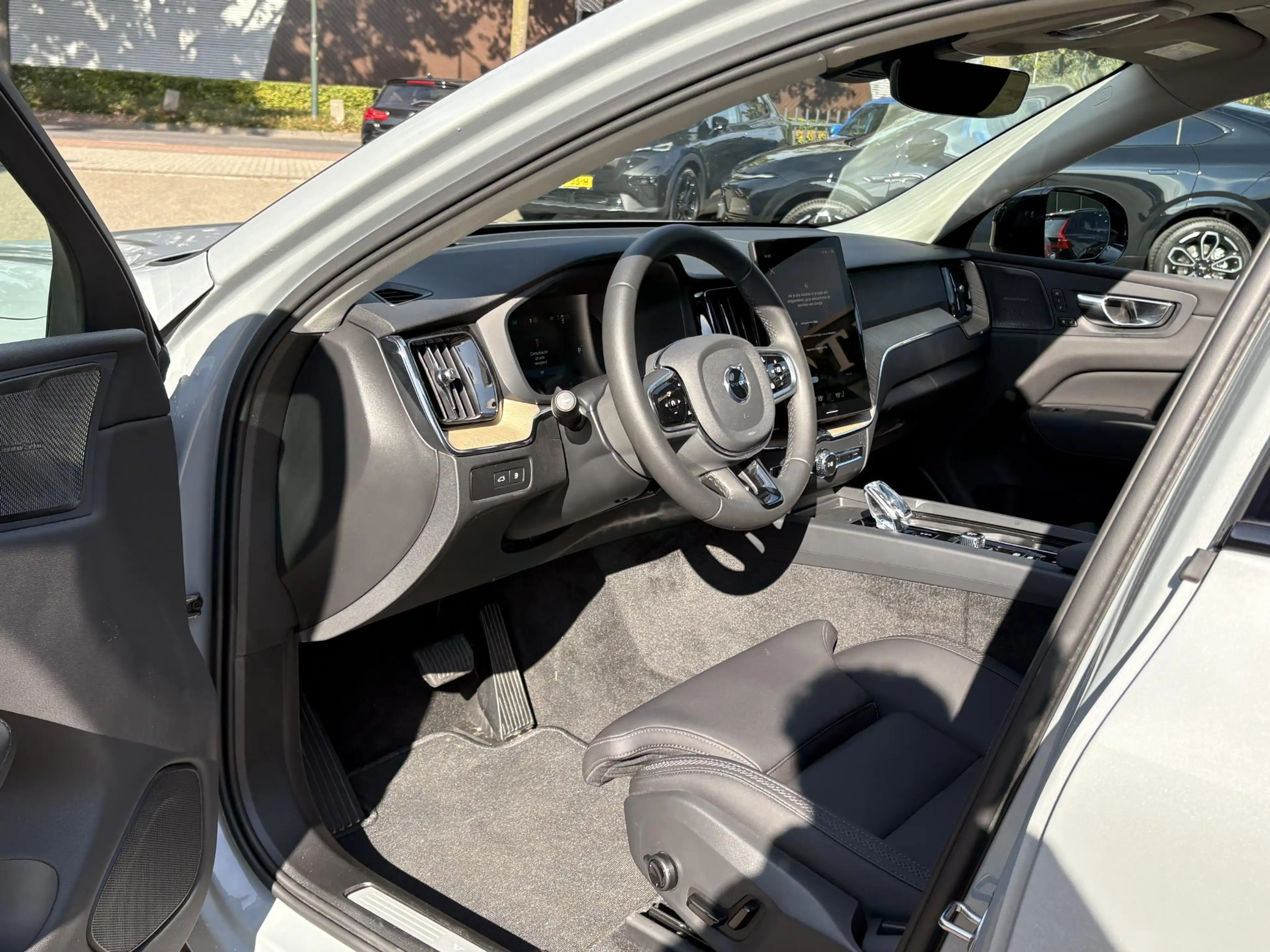 Volvo XC60 2.0 T6 Plug-in hybrid AWD Plus Dark VAN €56.900,- — photo 27