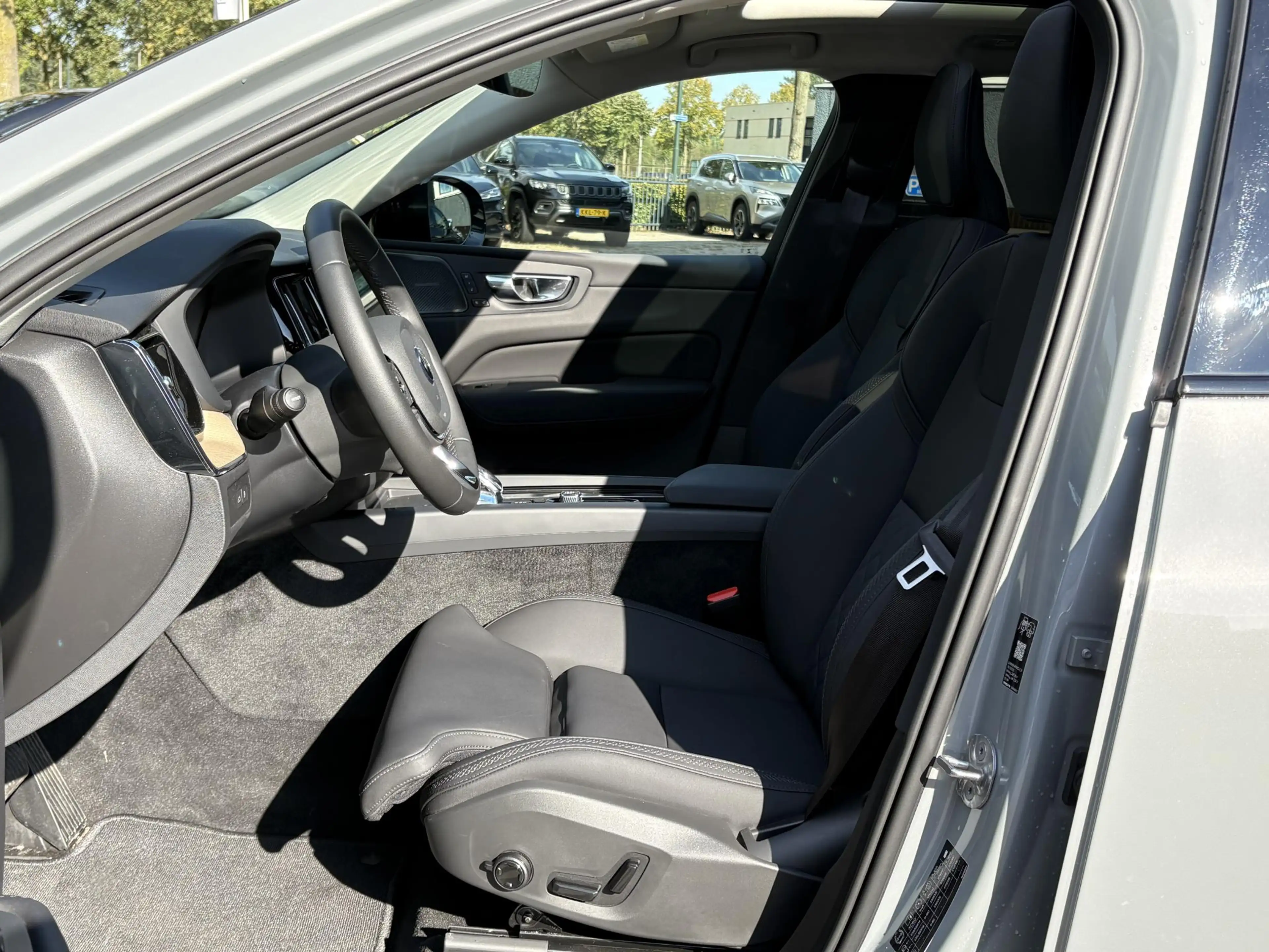 Volvo XC60 2.0 T6 Plug-in hybrid AWD Plus Dark VAN €56.900,- — photo 26