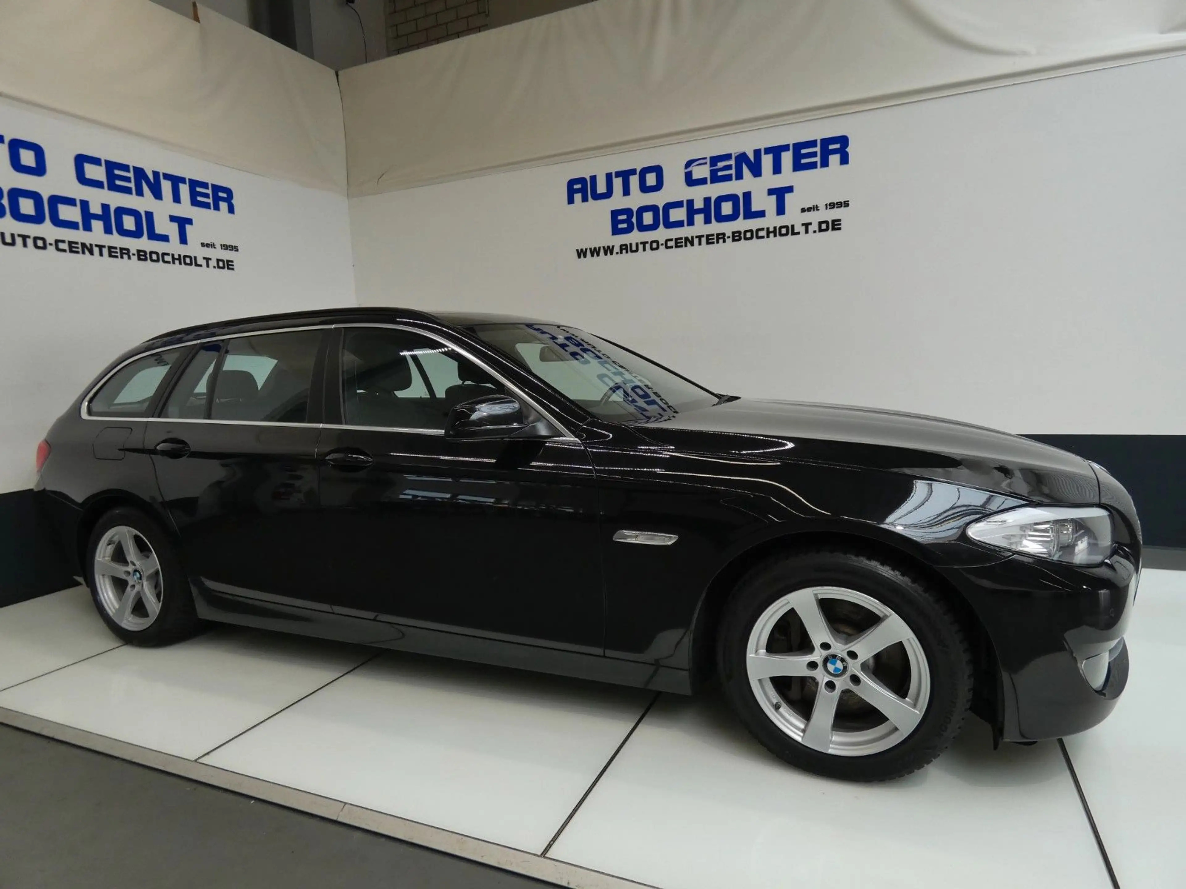 BMW 525 d F11 *Navi*Klimaaut*Leder*Panorama — photo 4