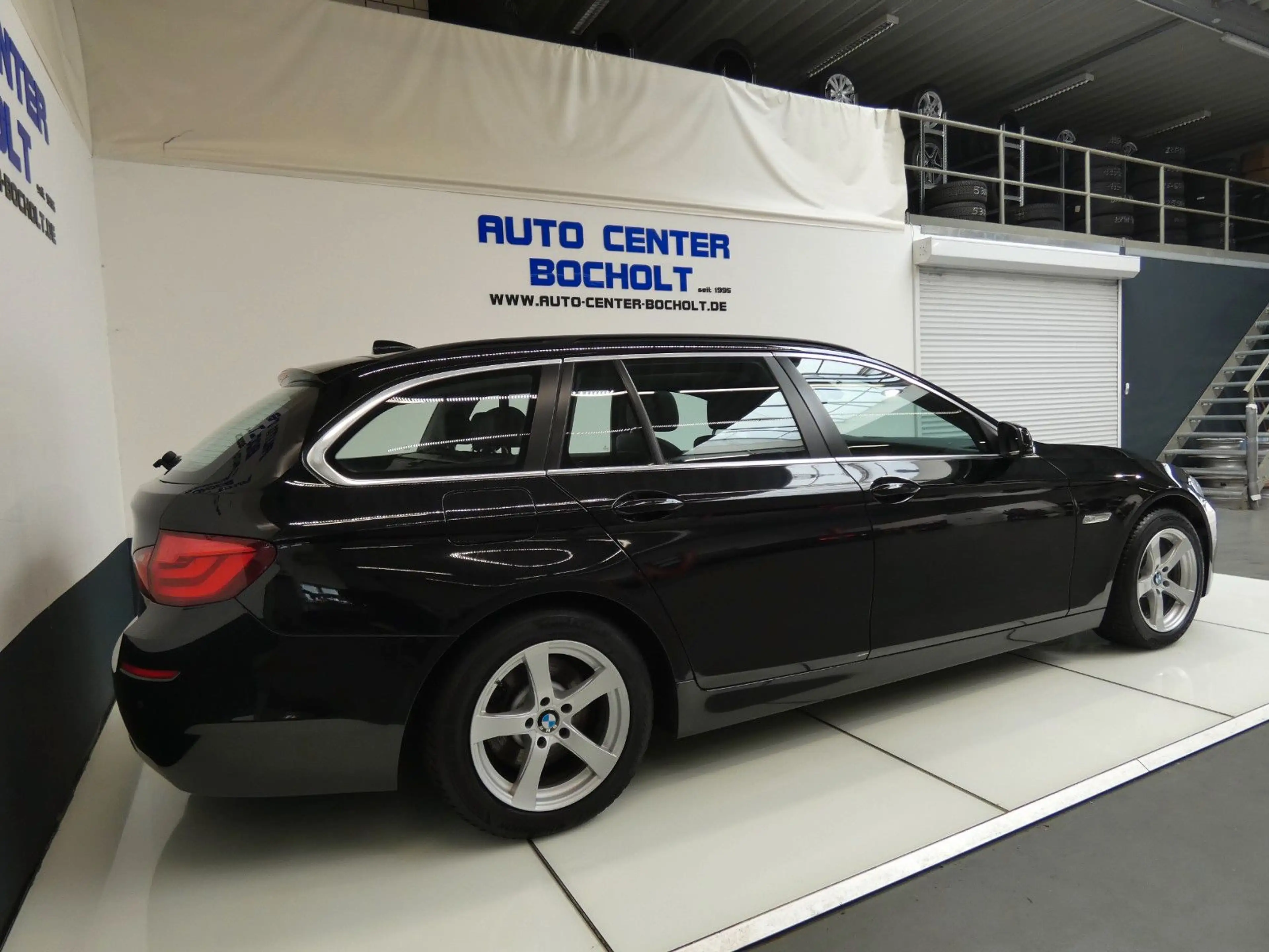 BMW 525 d F11 *Navi*Klimaaut*Leder*Panorama — photo 9