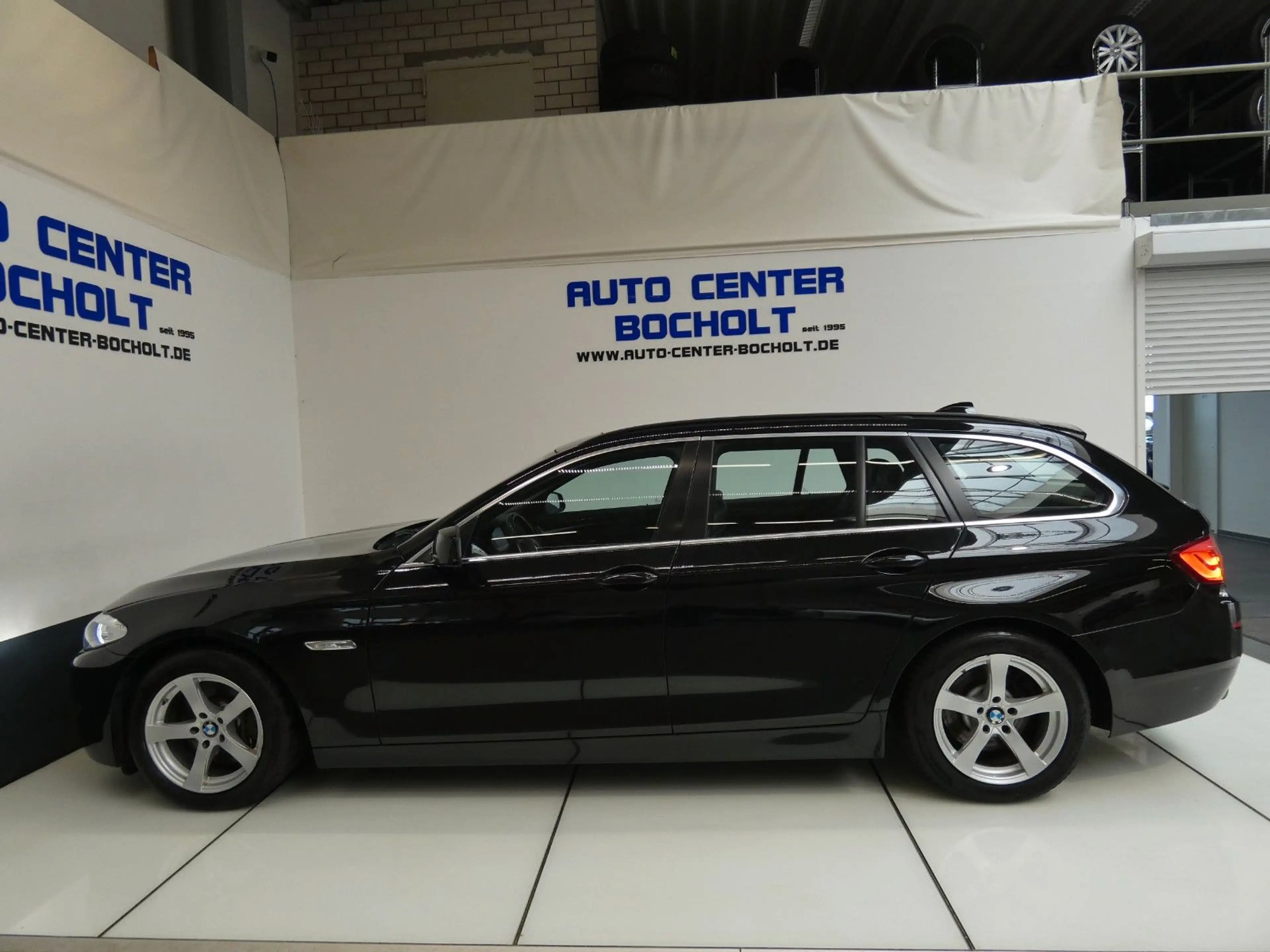 BMW 525 d F11 *Navi*Klimaaut*Leder*Panorama — photo 15
